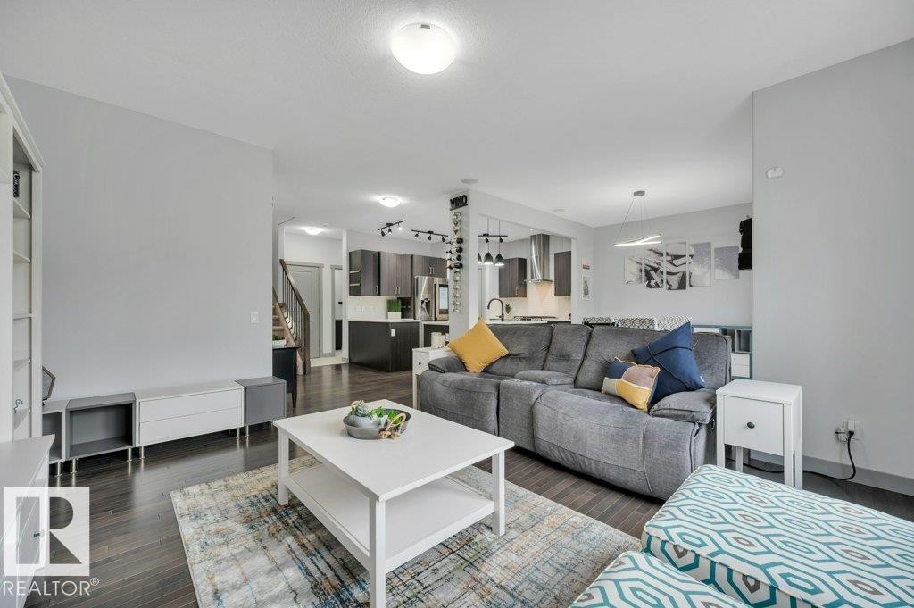 7740 Getty Wynd, Edmonton, AB - Indoor Photo Showing Living Room
