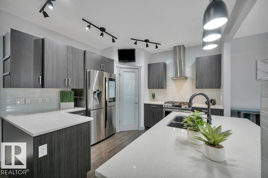 7740 Getty Wynd, Edmonton, AB - Indoor Photo Showing Kitchen With Double Sink With Upgraded Kitchen