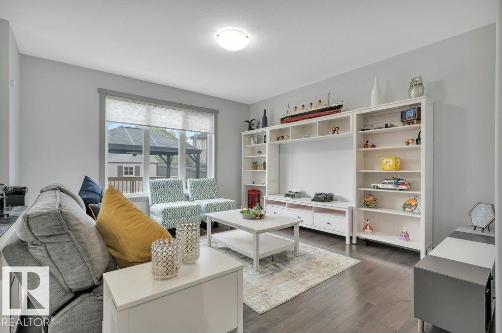 7740 Getty Wynd, Edmonton, AB - Indoor Photo Showing Living Room