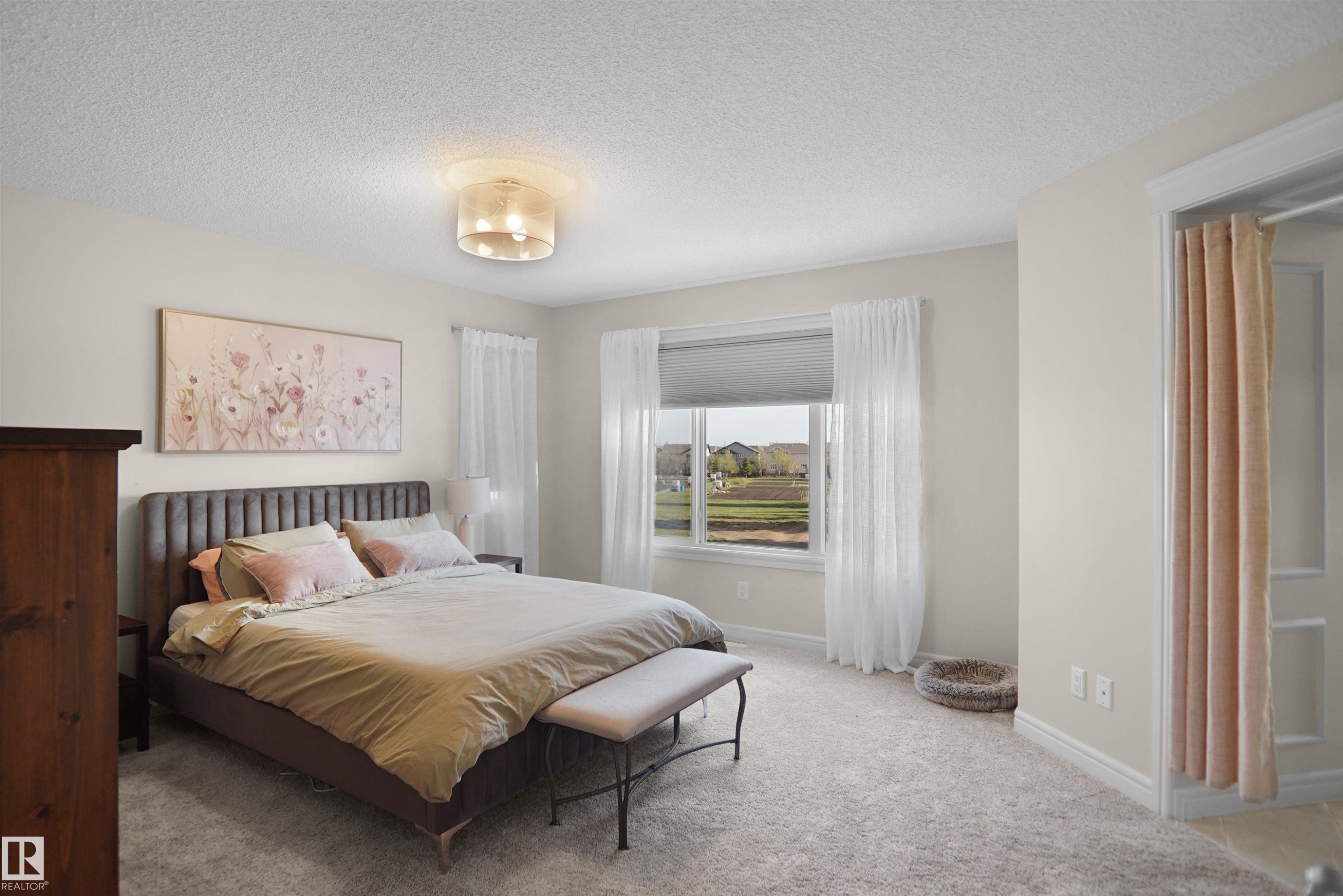 12351 176 Avenue, Edmonton, AB - Indoor Photo Showing Bedroom