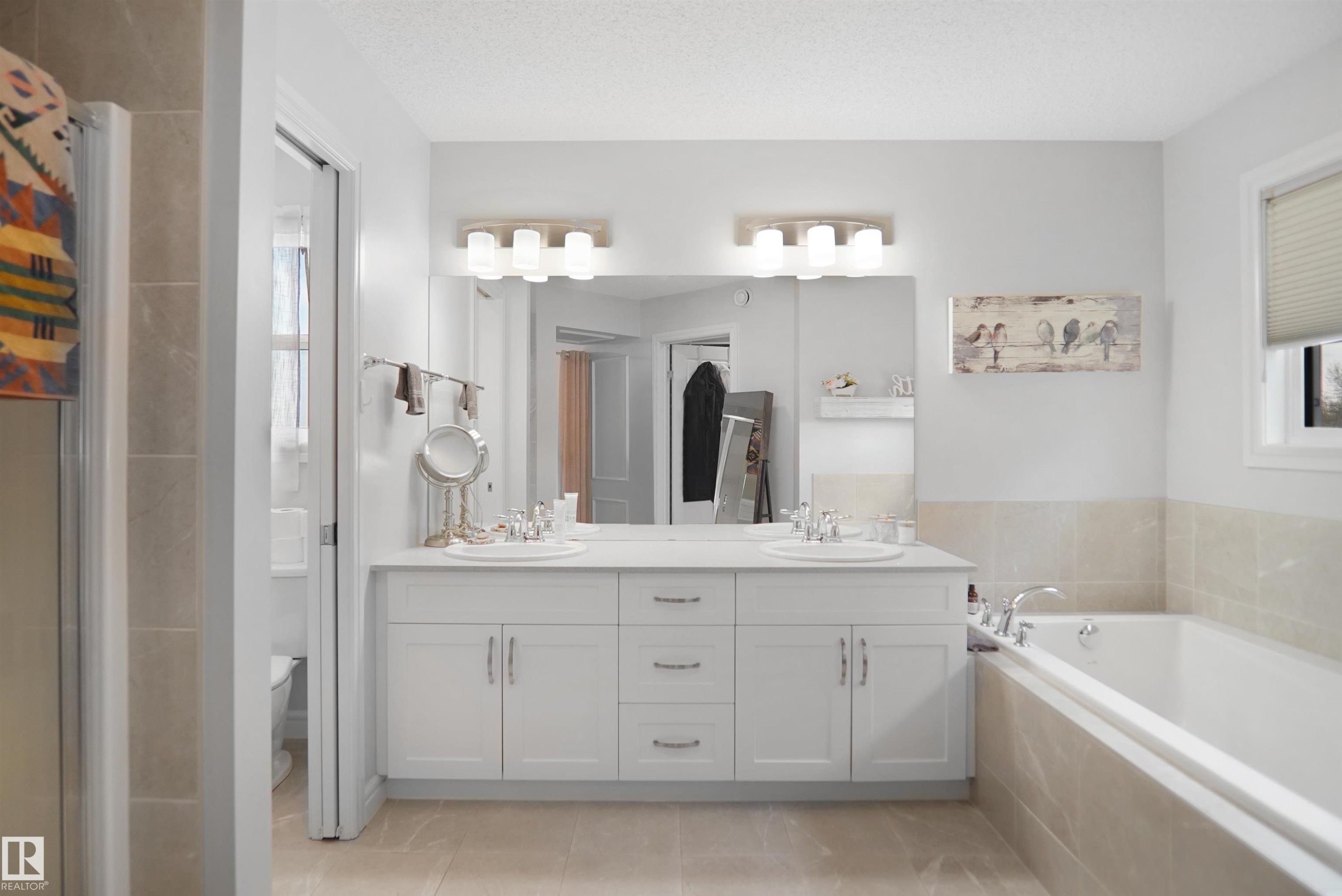 12351 176 Avenue, Edmonton, AB - Indoor Photo Showing Bathroom