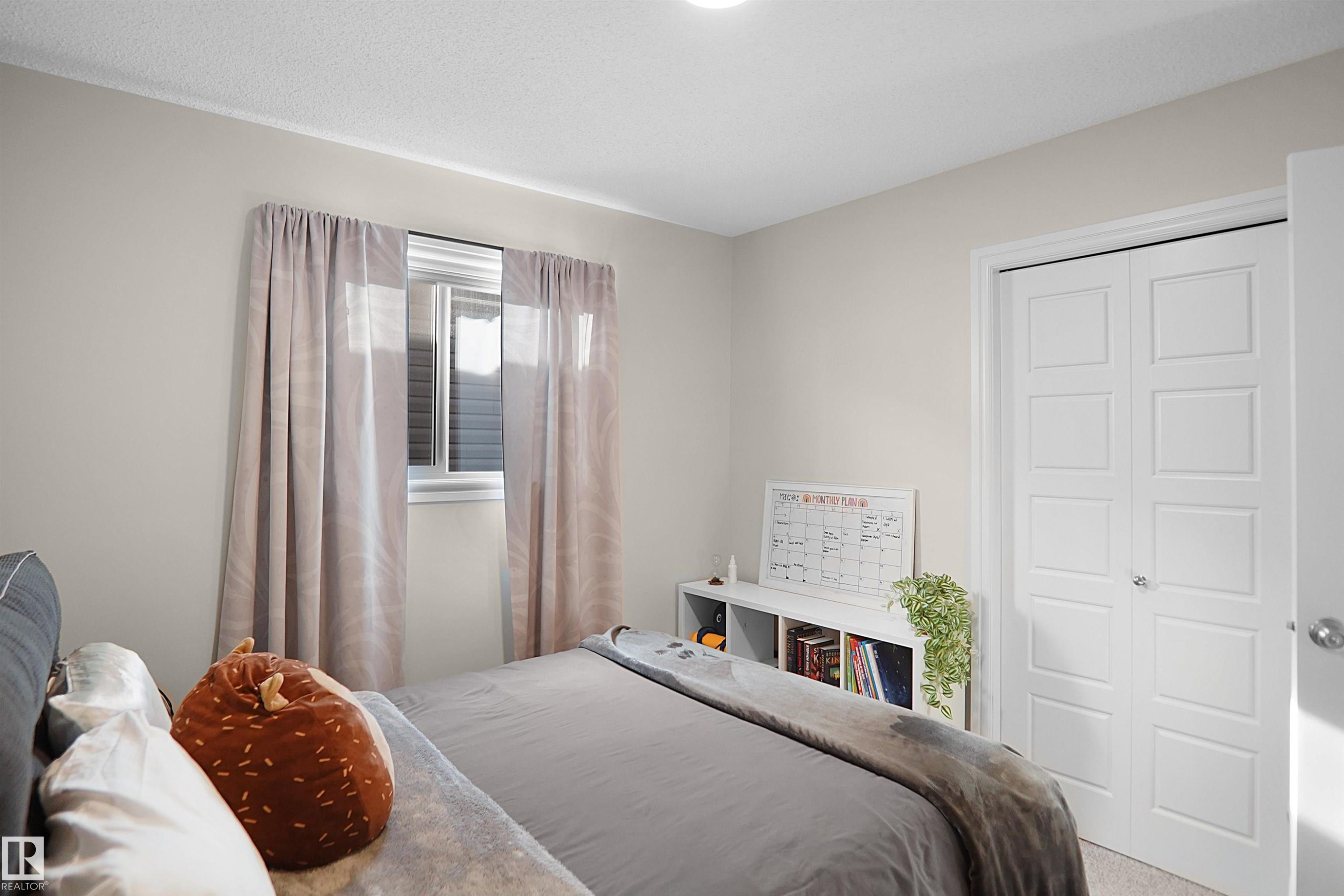 12351 176 Avenue, Edmonton, AB - Indoor Photo Showing Bedroom
