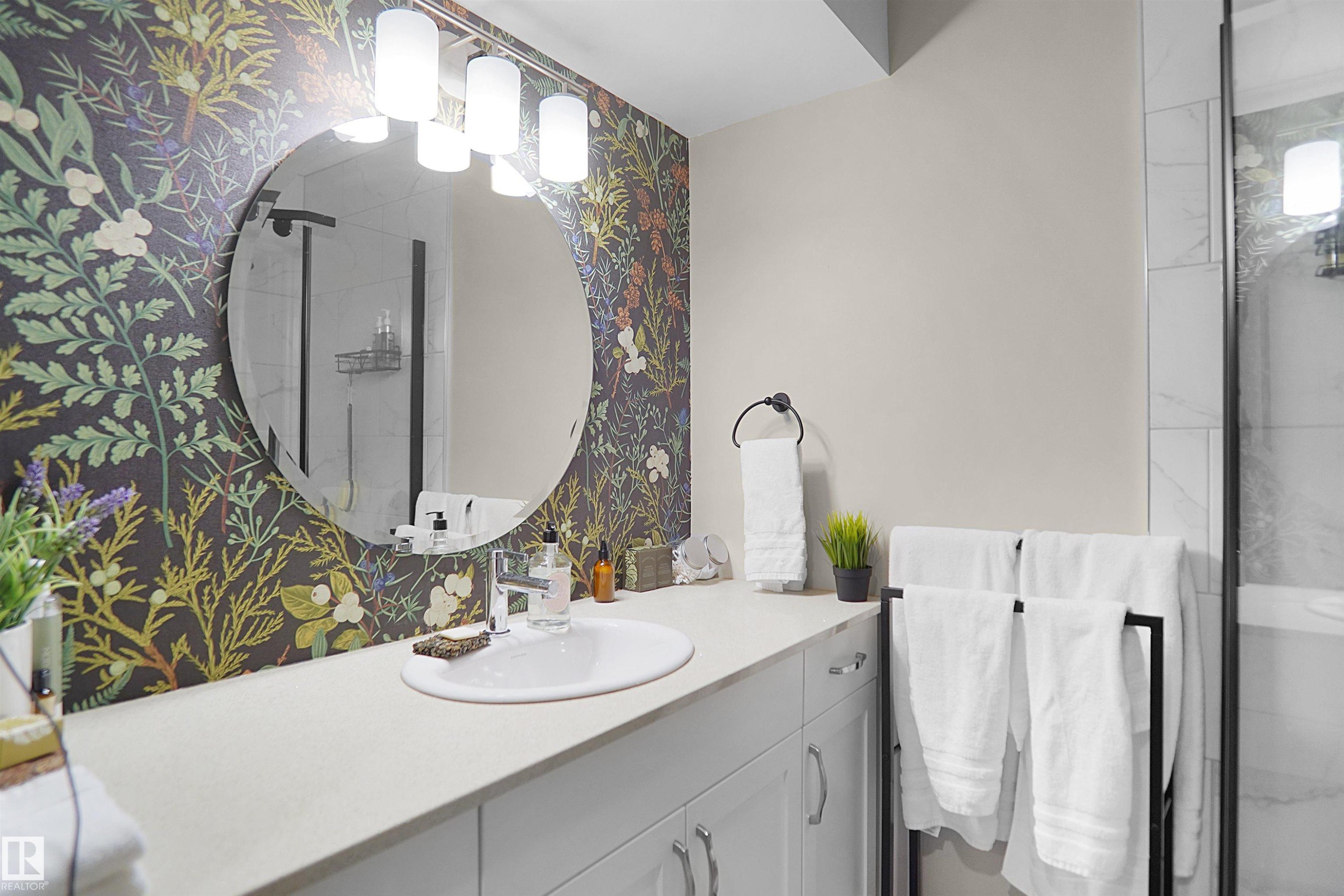 12351 176 Avenue, Edmonton, AB - Indoor Photo Showing Bathroom