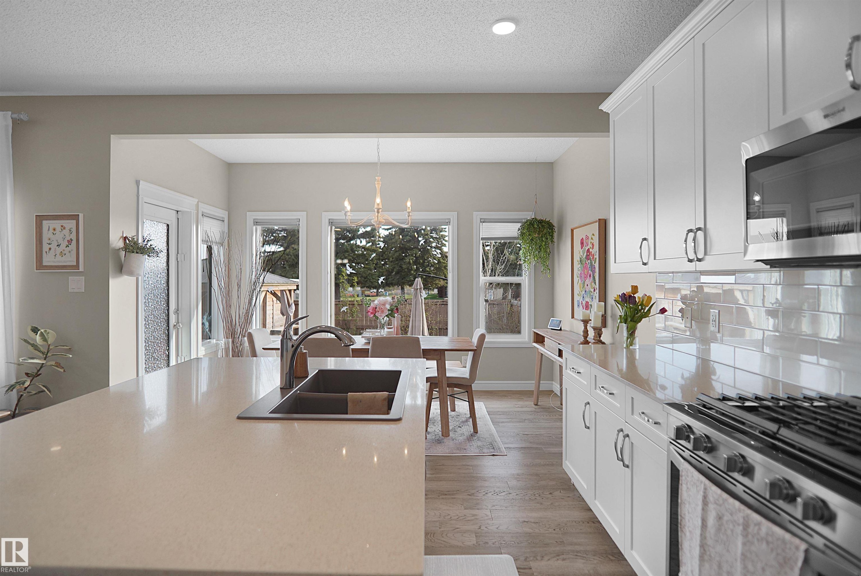 12351 176 Avenue, Edmonton, AB - Indoor Photo Showing Kitchen With Upgraded Kitchen
