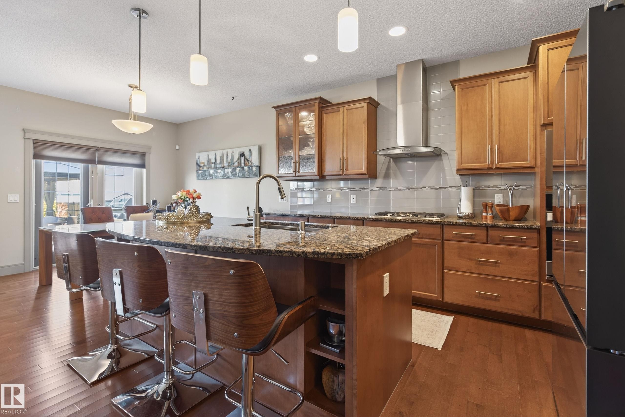 3908 Agar Crest, Edmonton, AB - Indoor Photo Showing Kitchen With Upgraded Kitchen