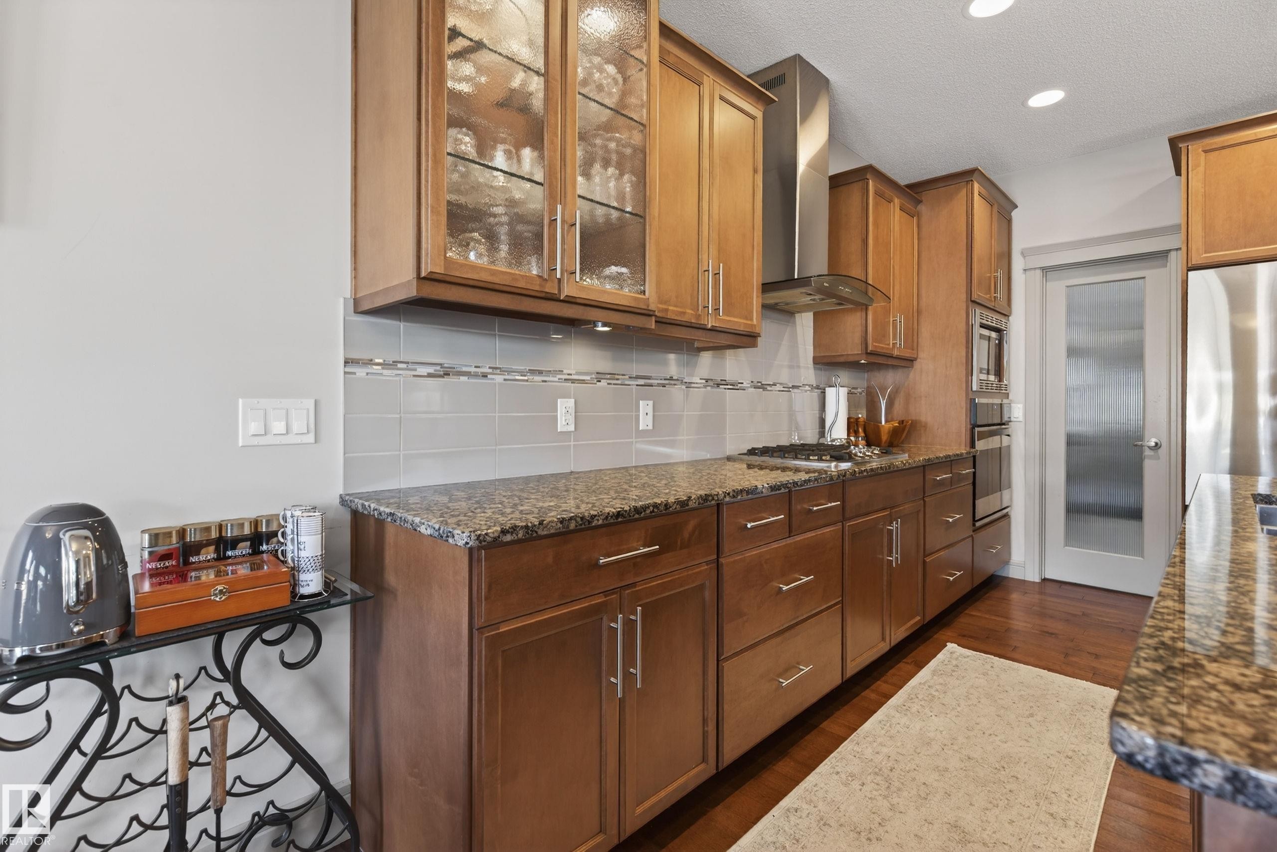 3908 Agar Crest, Edmonton, AB - Indoor Photo Showing Kitchen