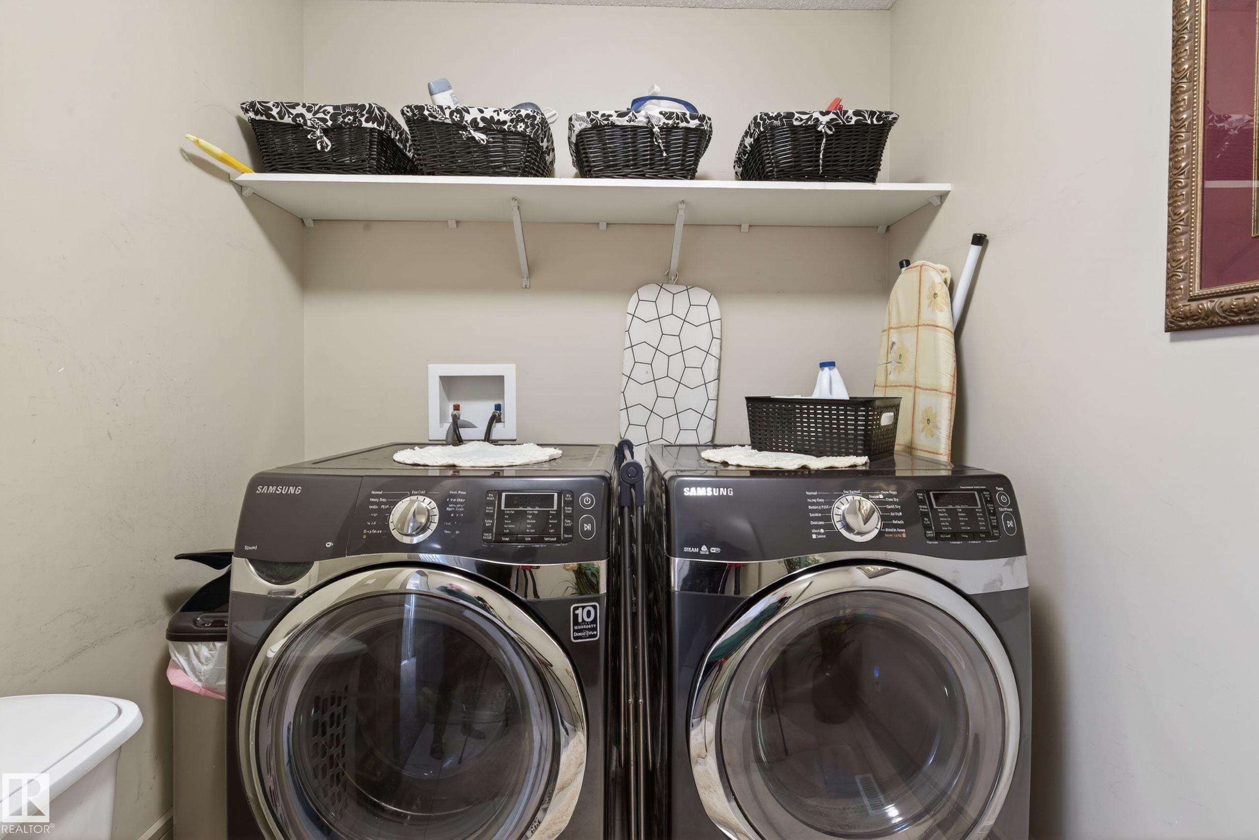 3908 Agar Crest, Edmonton, AB - Indoor Photo Showing Laundry Room