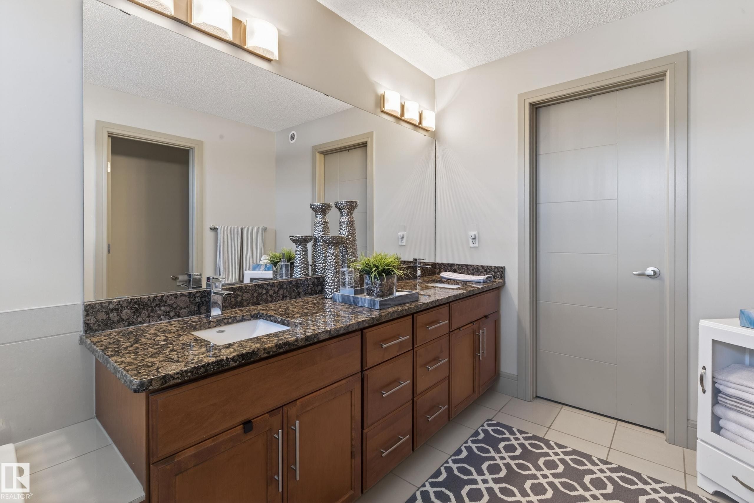 3908 Agar Crest, Edmonton, AB - Indoor Photo Showing Bathroom