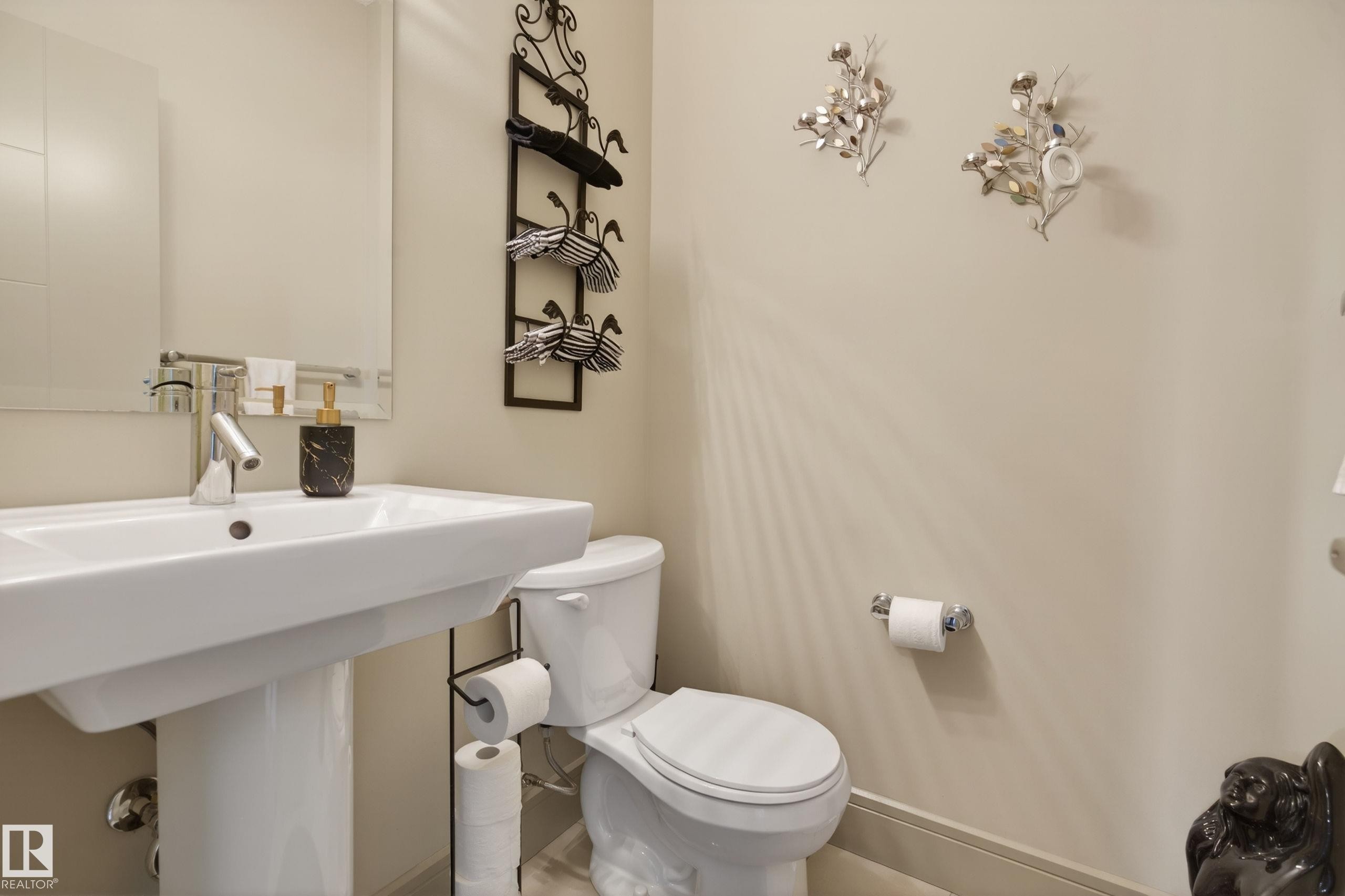 3908 Agar Crest, Edmonton, AB - Indoor Photo Showing Bathroom