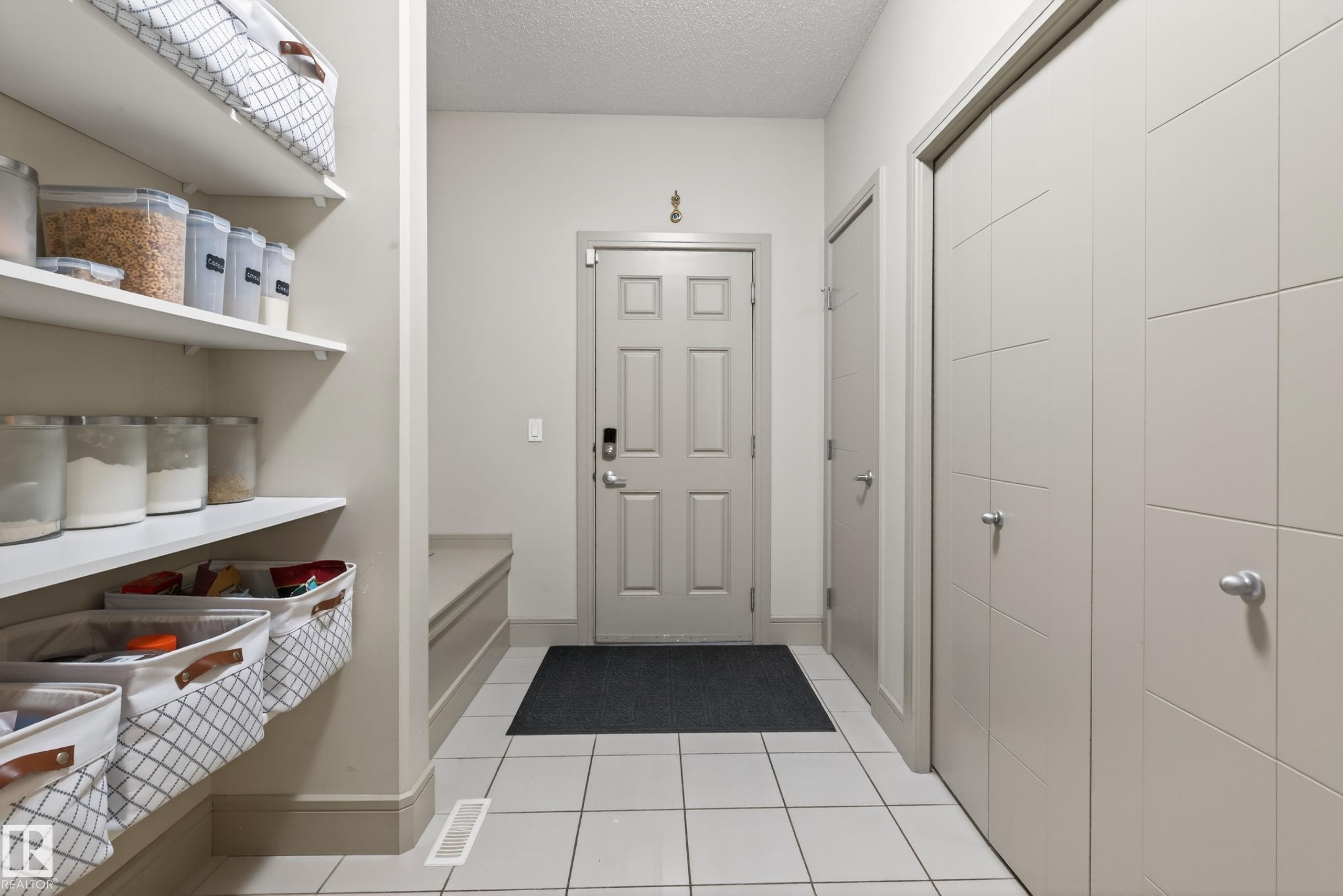 3908 Agar Crest, Edmonton, AB - Indoor