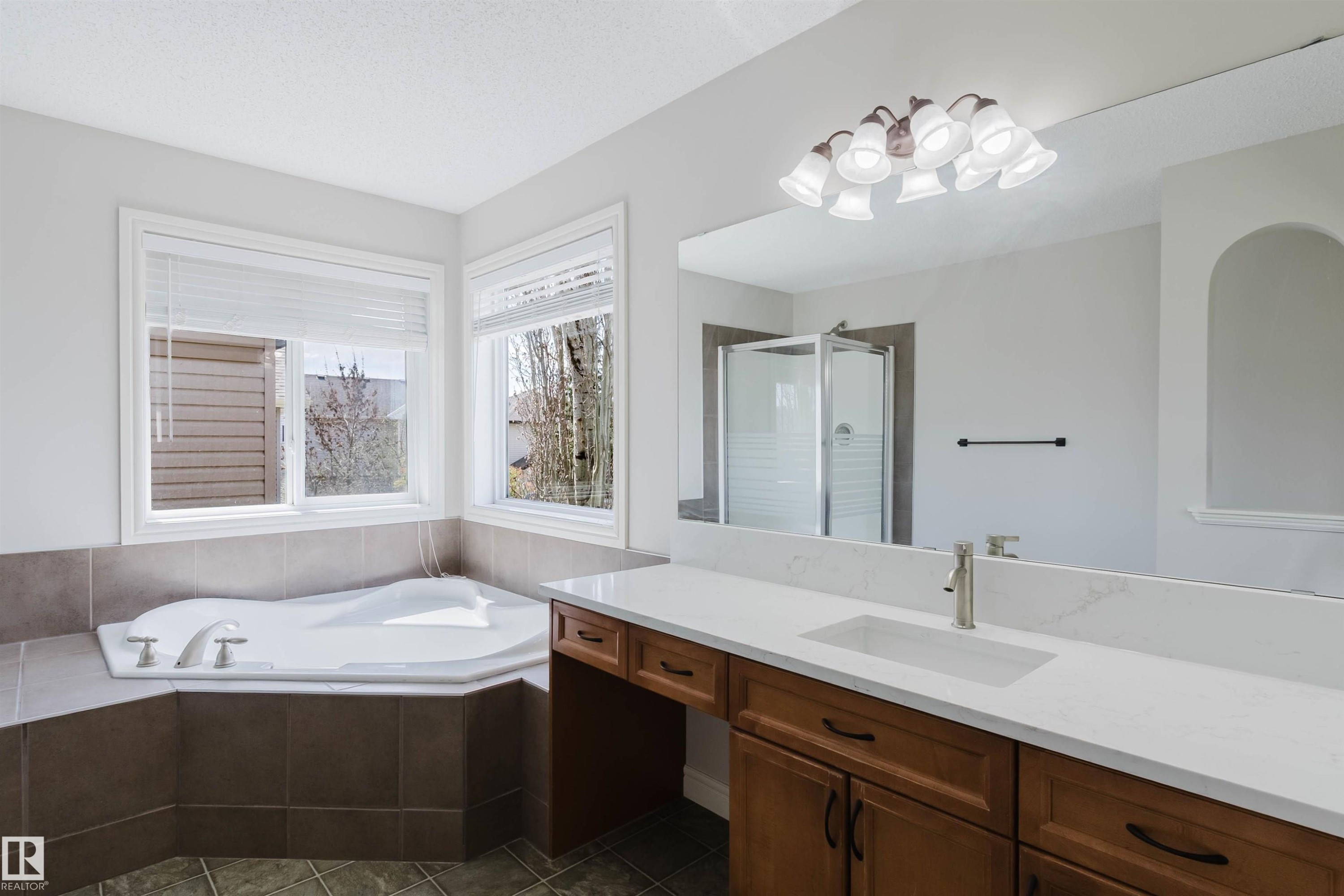 Bathroom - 1140 115 Street, Edmonton, AB - Indoor Photo Showing Bathroom