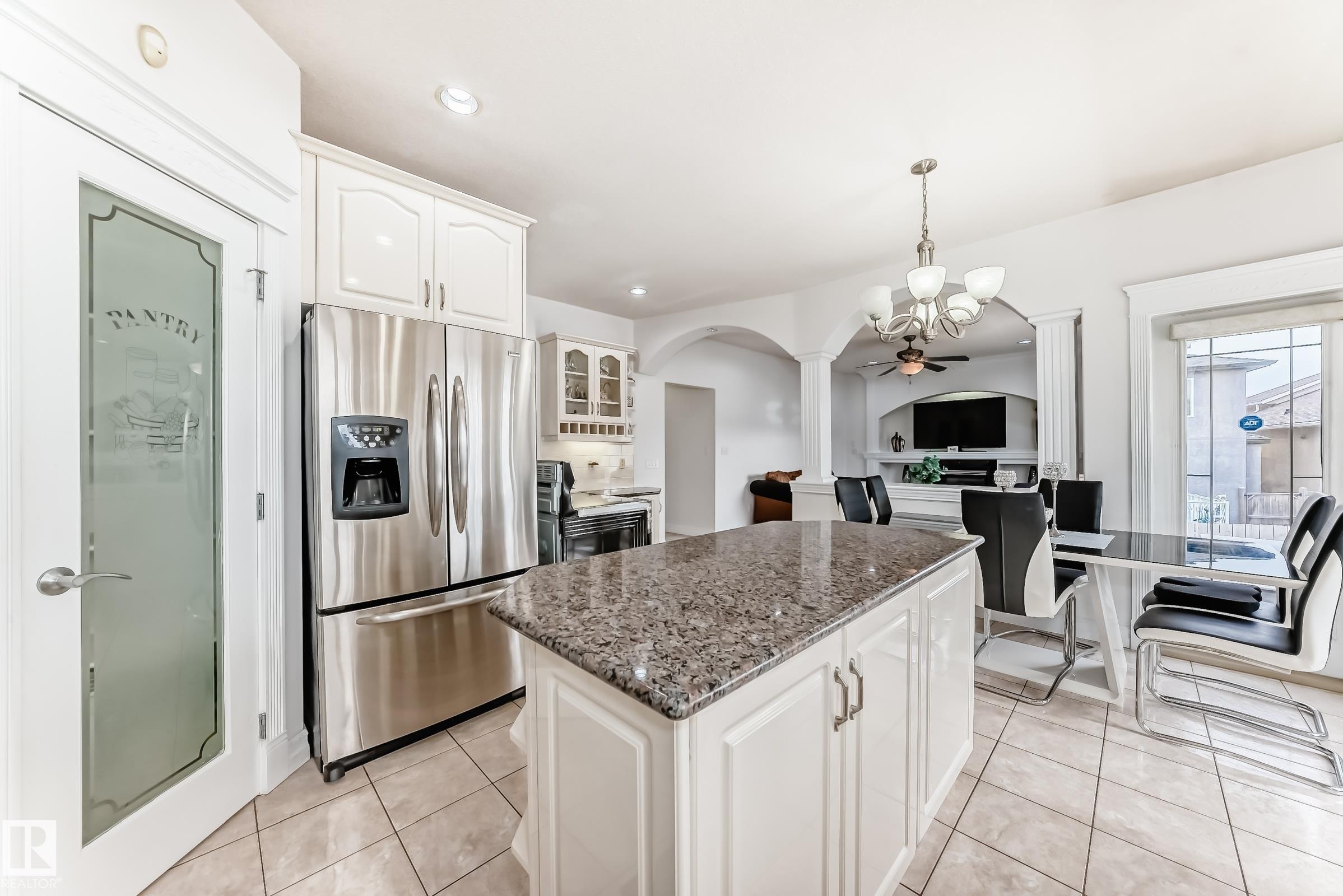 16626 58A Street, Edmonton, AB - Indoor Photo Showing Kitchen With Upgraded Kitchen