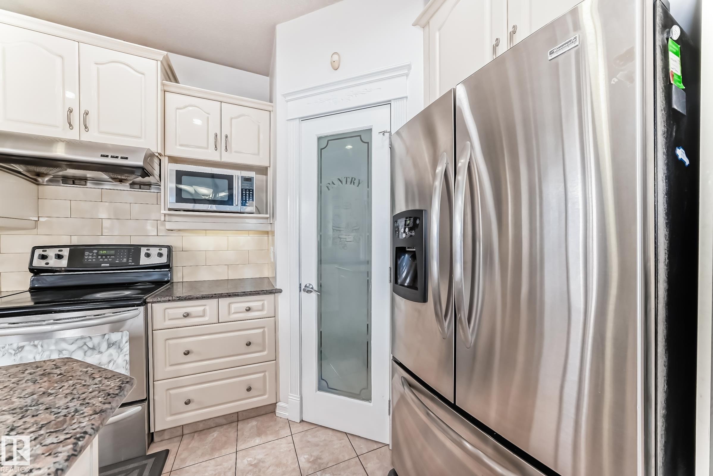 16626 58A Street, Edmonton, AB - Indoor Photo Showing Kitchen