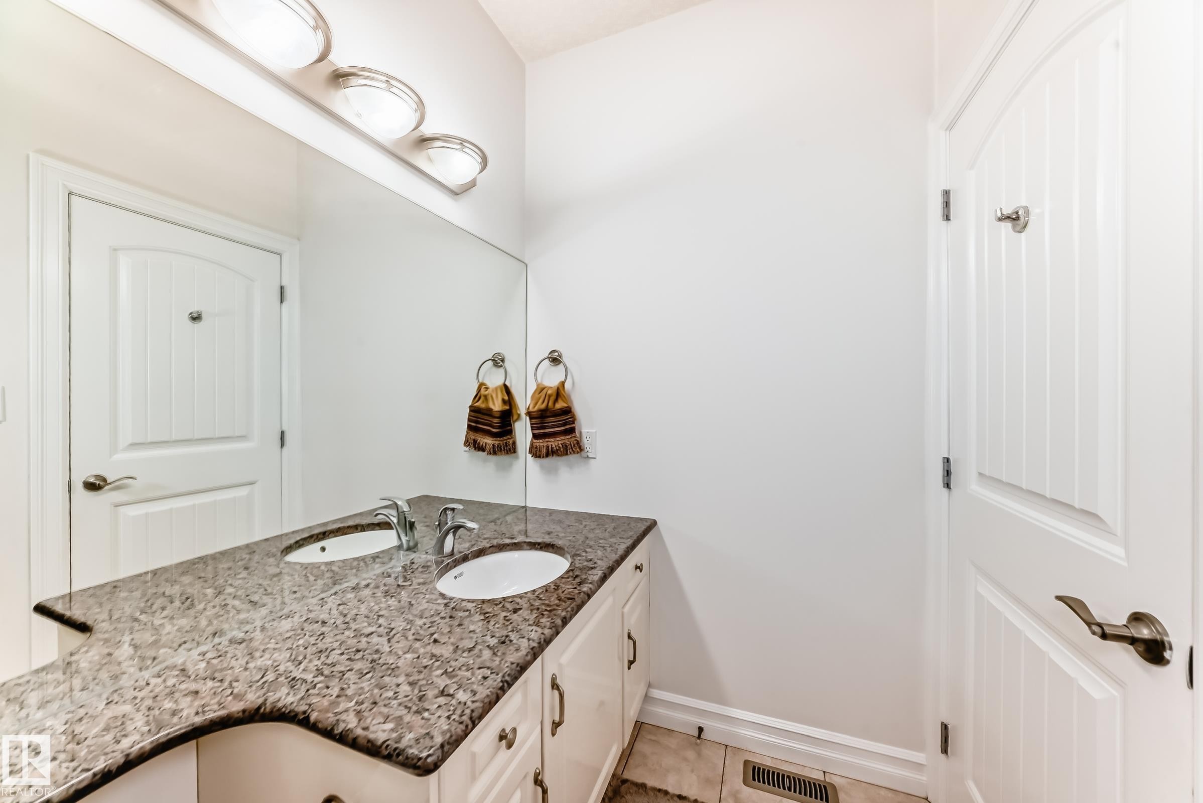 16626 58A Street, Edmonton, AB - Indoor Photo Showing Bathroom