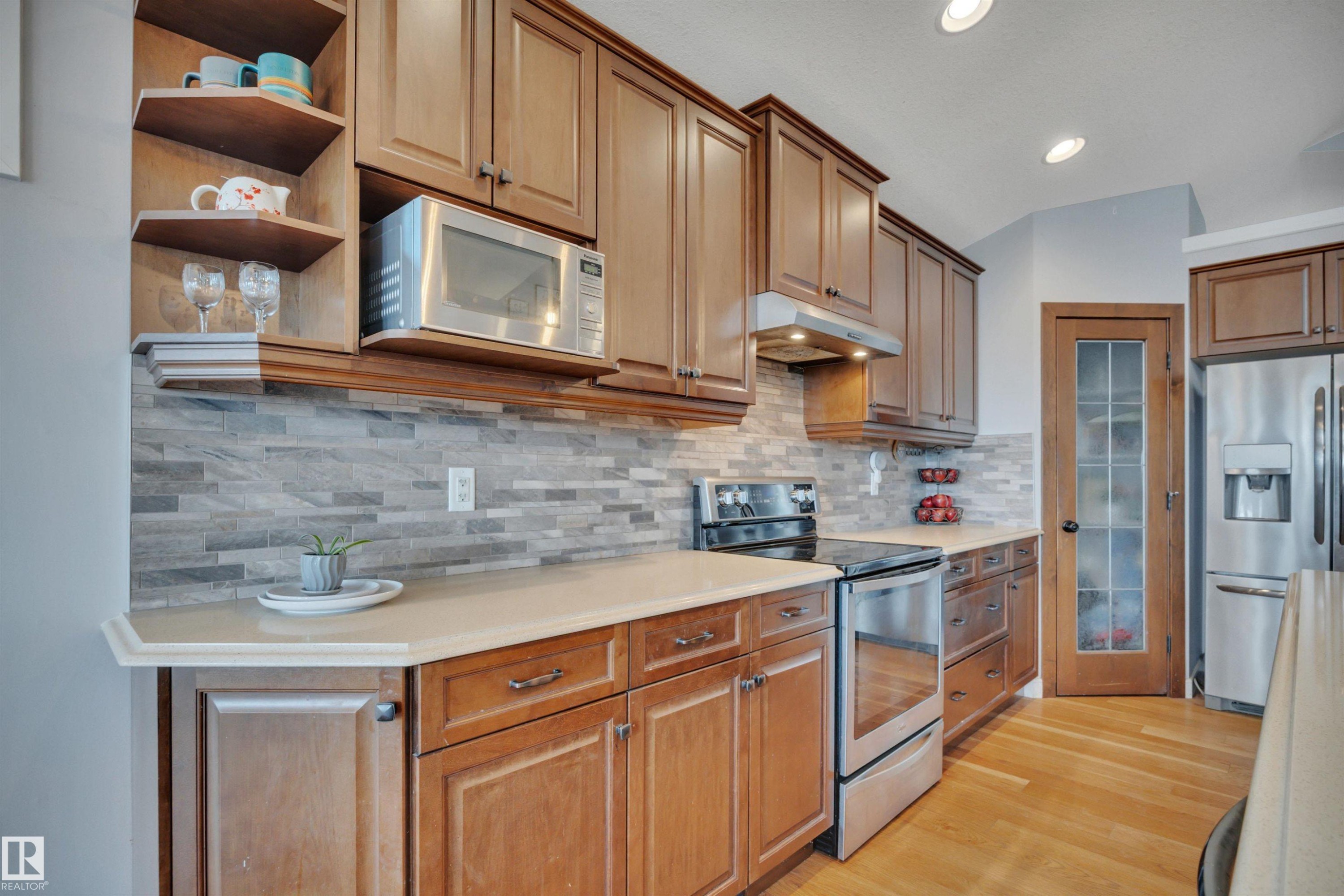 552 Reynalds Wynd, Leduc, AB - Indoor Photo Showing Kitchen