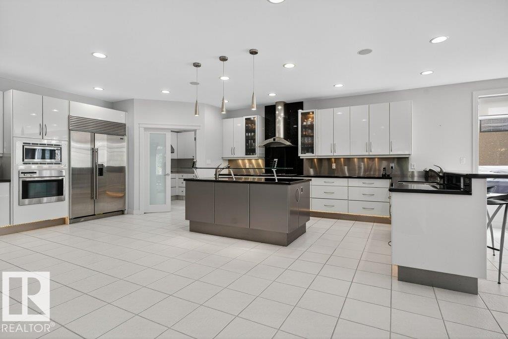 1128 119 Street Nw, Edmonton, AB - Indoor Photo Showing Kitchen With Upgraded Kitchen