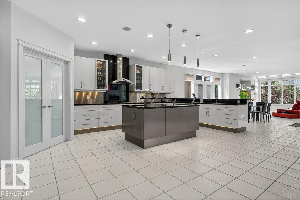 1128 119 Street Nw, Edmonton, AB - Indoor Photo Showing Kitchen With Upgraded Kitchen