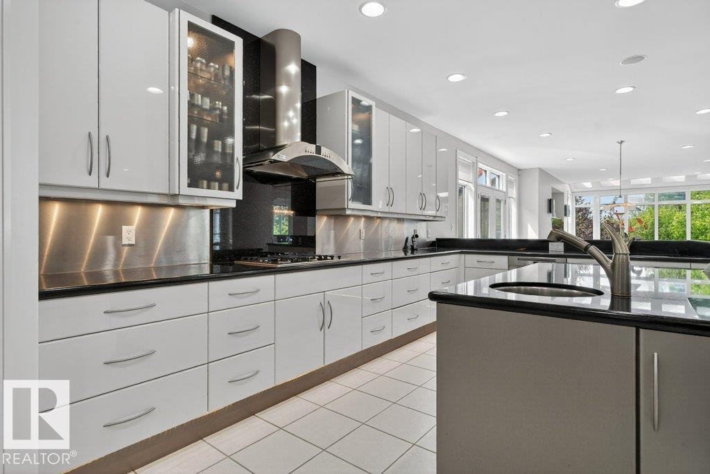 1128 119 Street Nw, Edmonton, AB - Indoor Photo Showing Kitchen