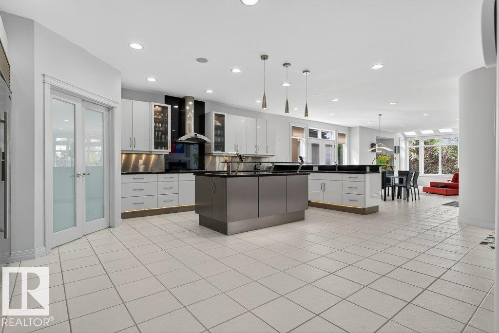 1128 119 Street Nw, Edmonton, AB - Indoor Photo Showing Kitchen With Upgraded Kitchen