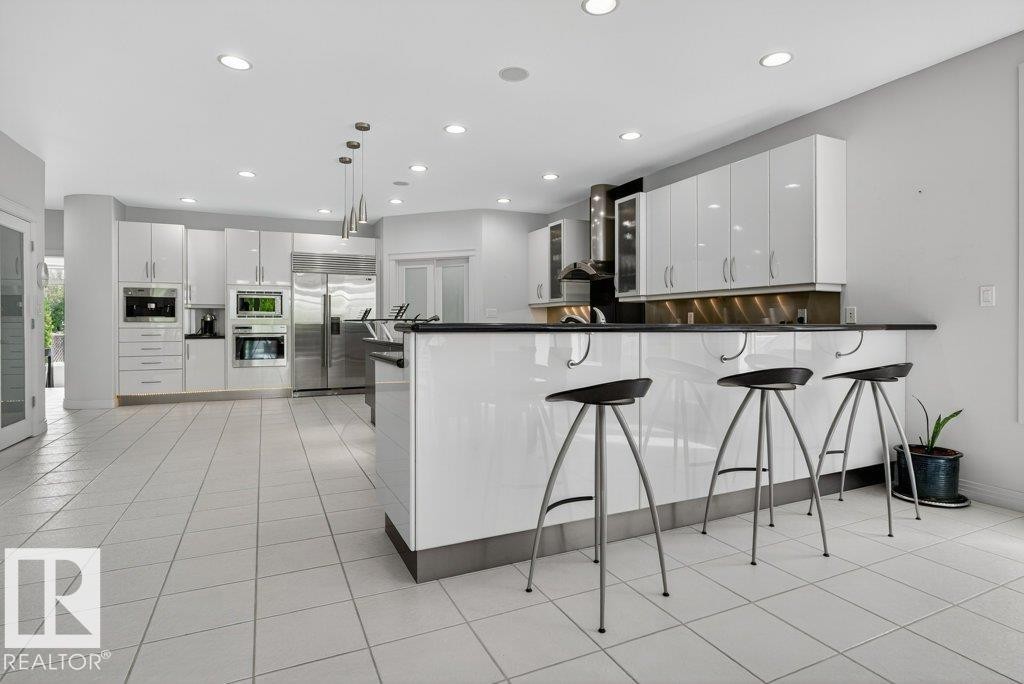 1128 119 Street Nw, Edmonton, AB - Indoor Photo Showing Kitchen With Upgraded Kitchen