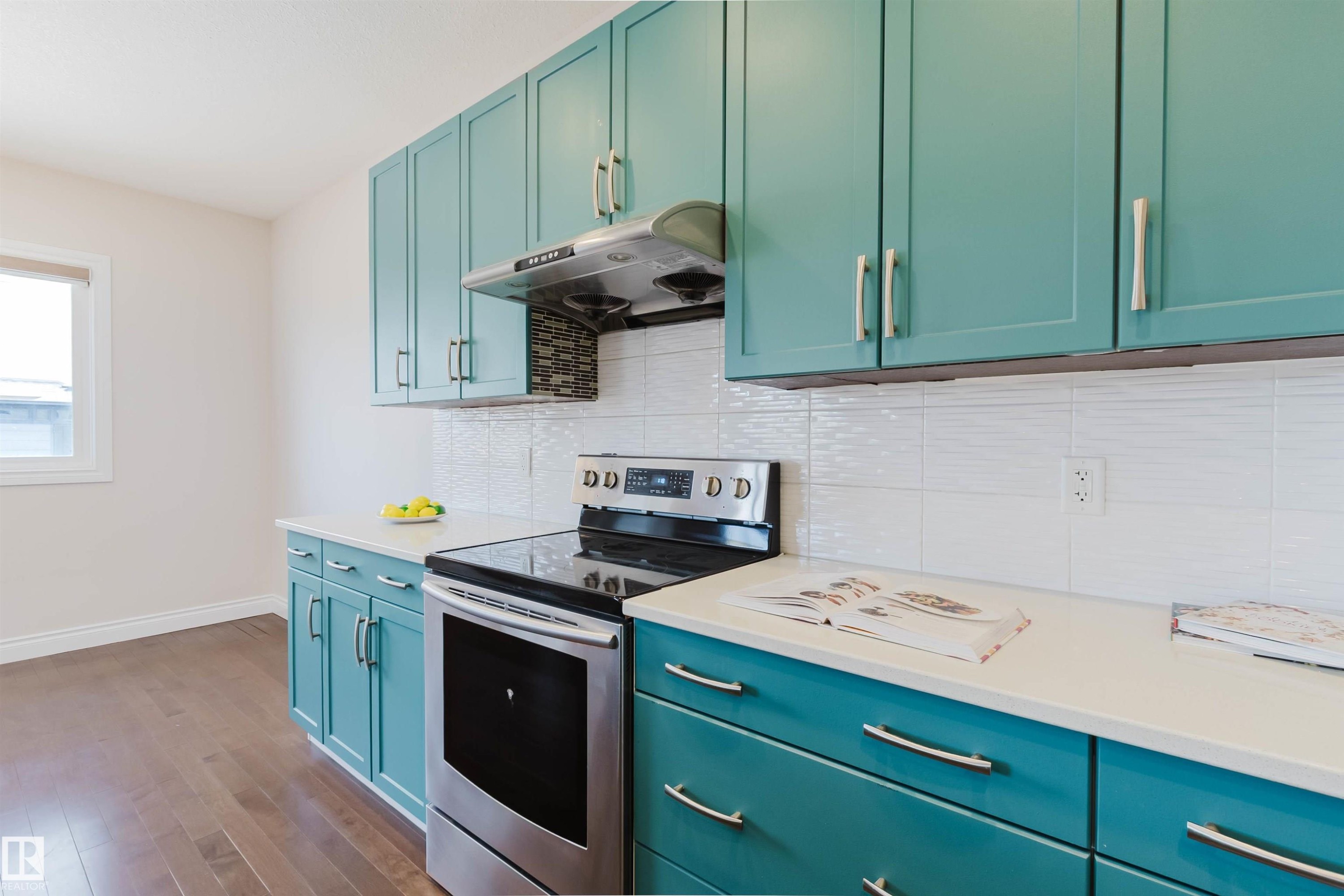 4875 Wright Drive, Edmonton, AB - Indoor Photo Showing Kitchen