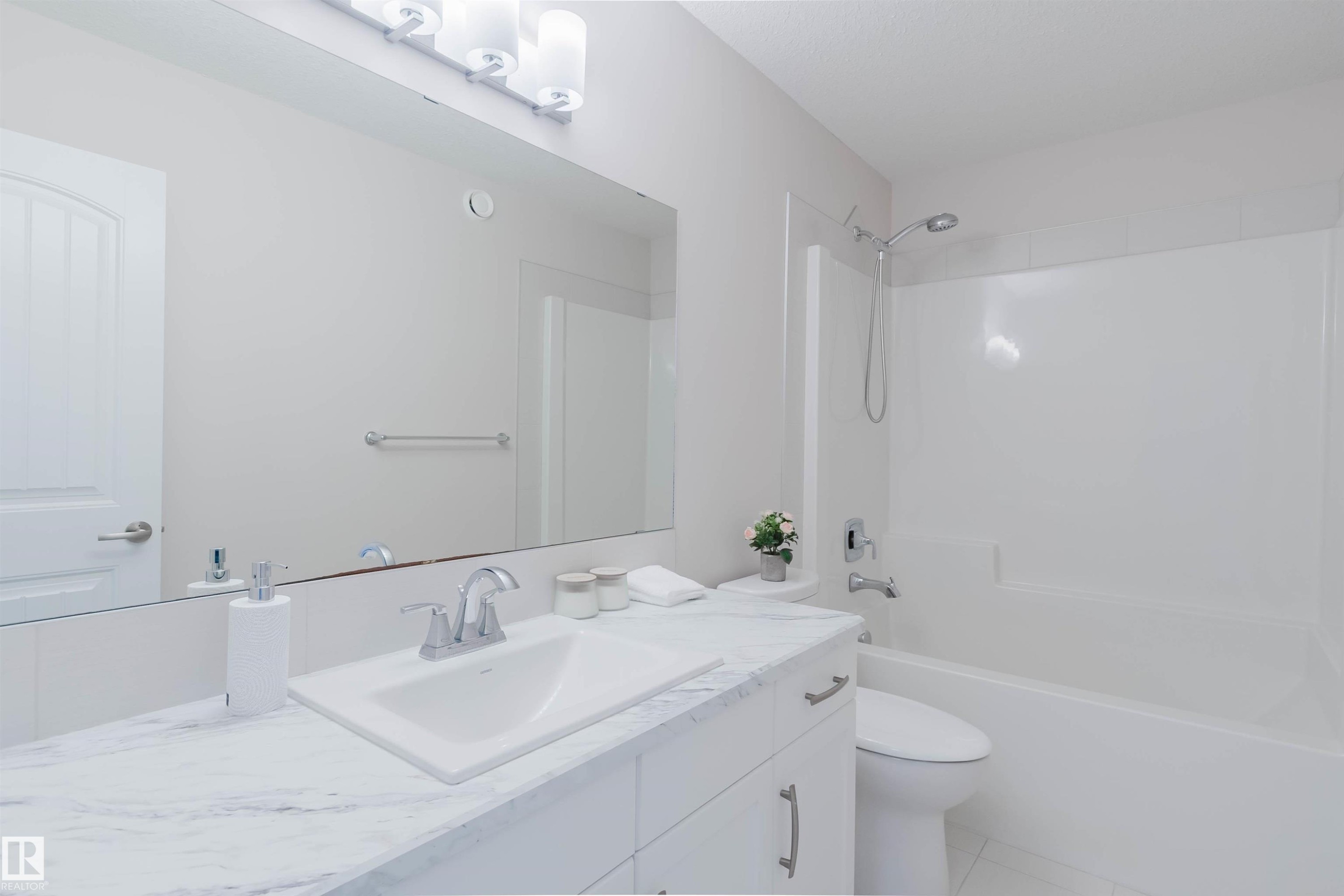 4875 Wright Drive, Edmonton, AB - Indoor Photo Showing Bathroom