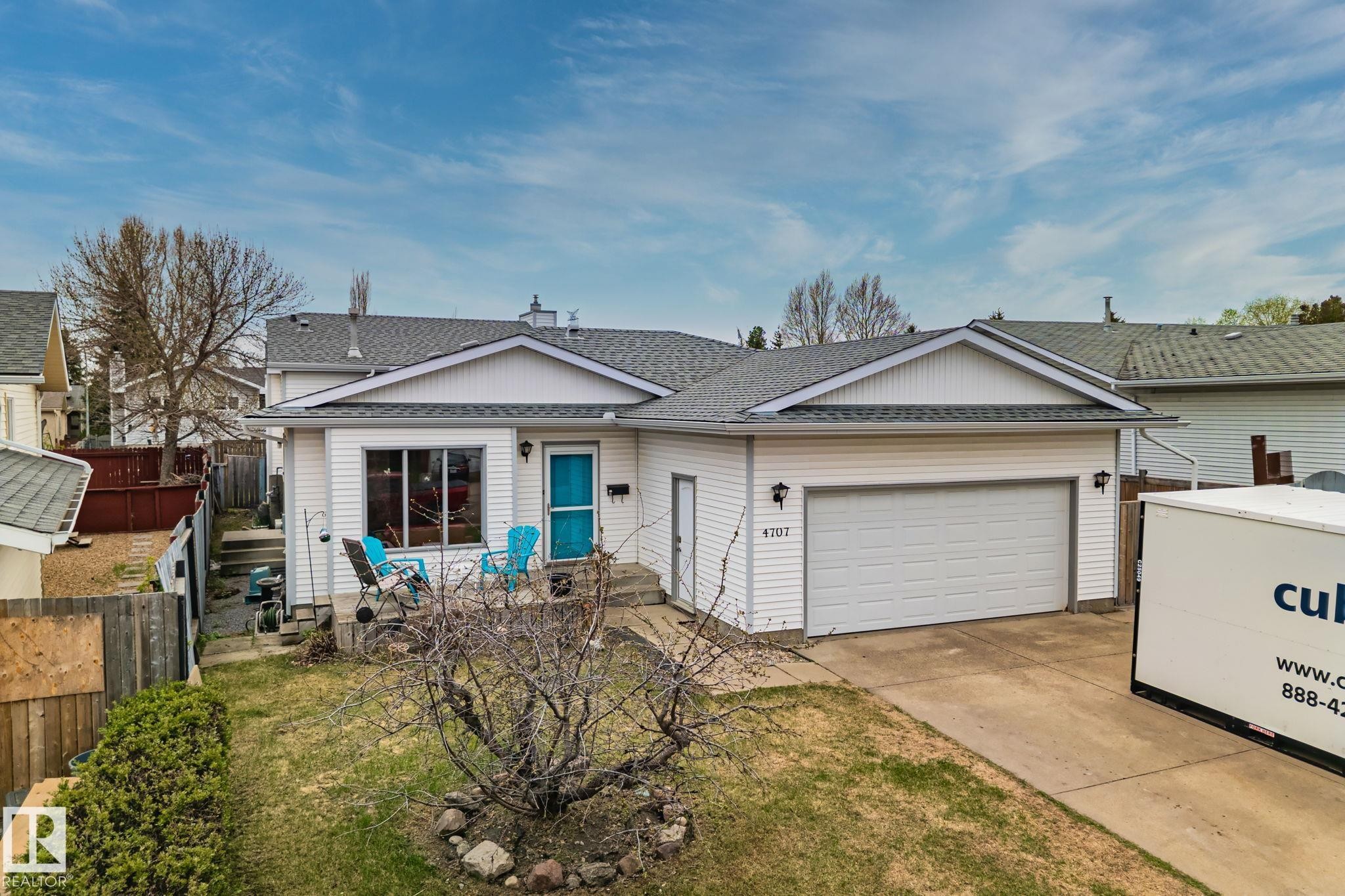 Siding exterior with an attached garage, paved driveway, and covered front porch - 4707 10A Avenue, Edmonton, AB - Outdoor