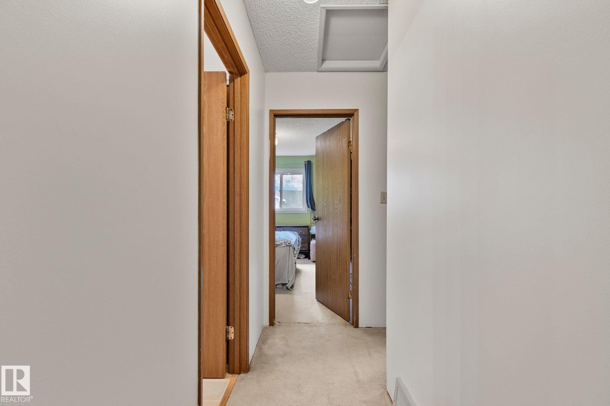 Interior hallway featuring light-colored walls and carpeted flooring - 4707 10A Avenue, Edmonton, AB - Indoor Photo Showing Other Room