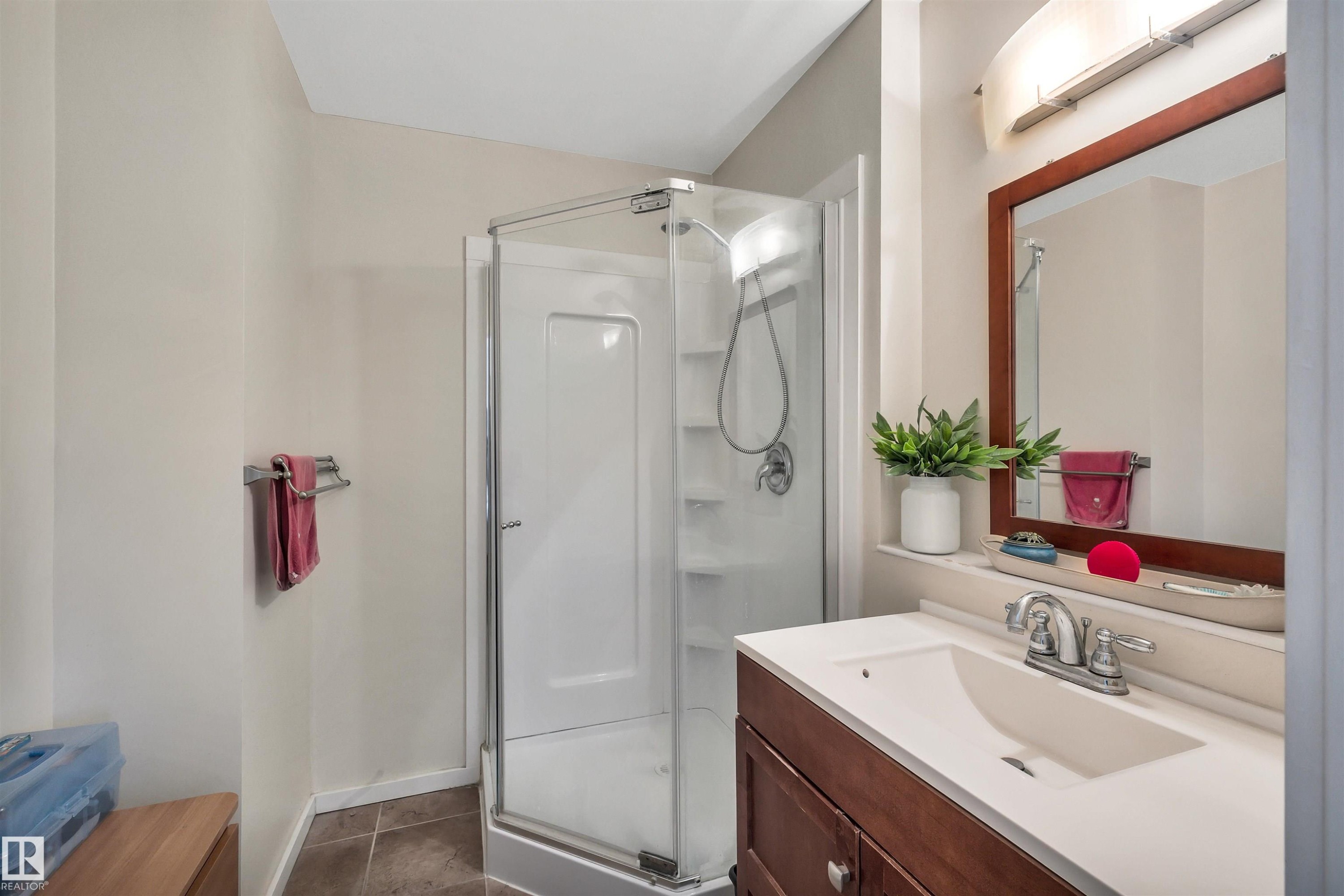 96 Arlington Drive, St. Albert, AB - Indoor Photo Showing Bathroom