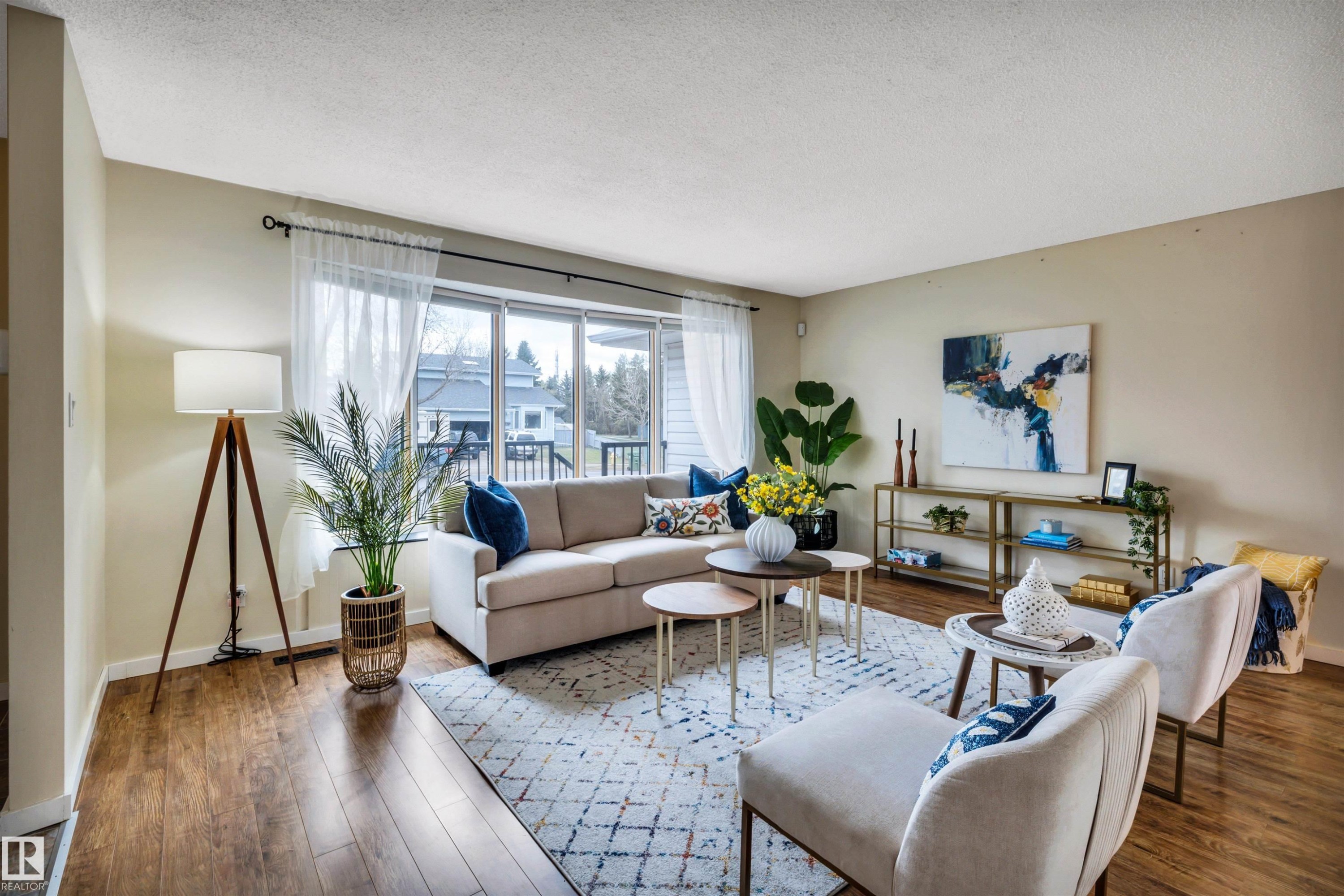96 Arlington Drive, St. Albert, AB - Indoor Photo Showing Living Room