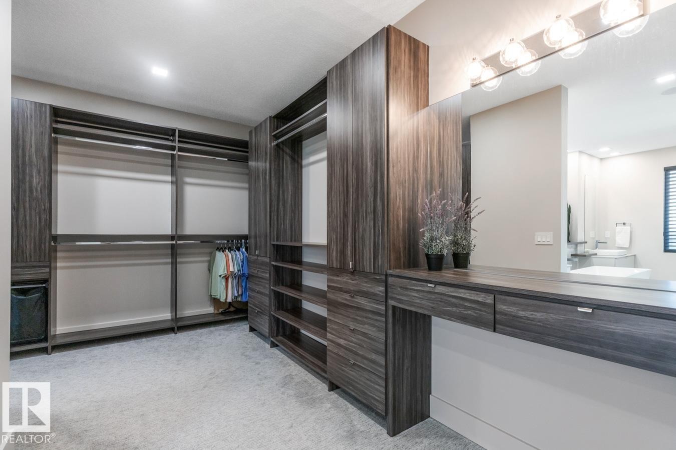 Huge Walk in Closet Space with Pass Through Access to Primary Ensuite, and easy access to Upstairs Laundry - 5536 Chegwin Point(E), Edmonton, AB - Indoor