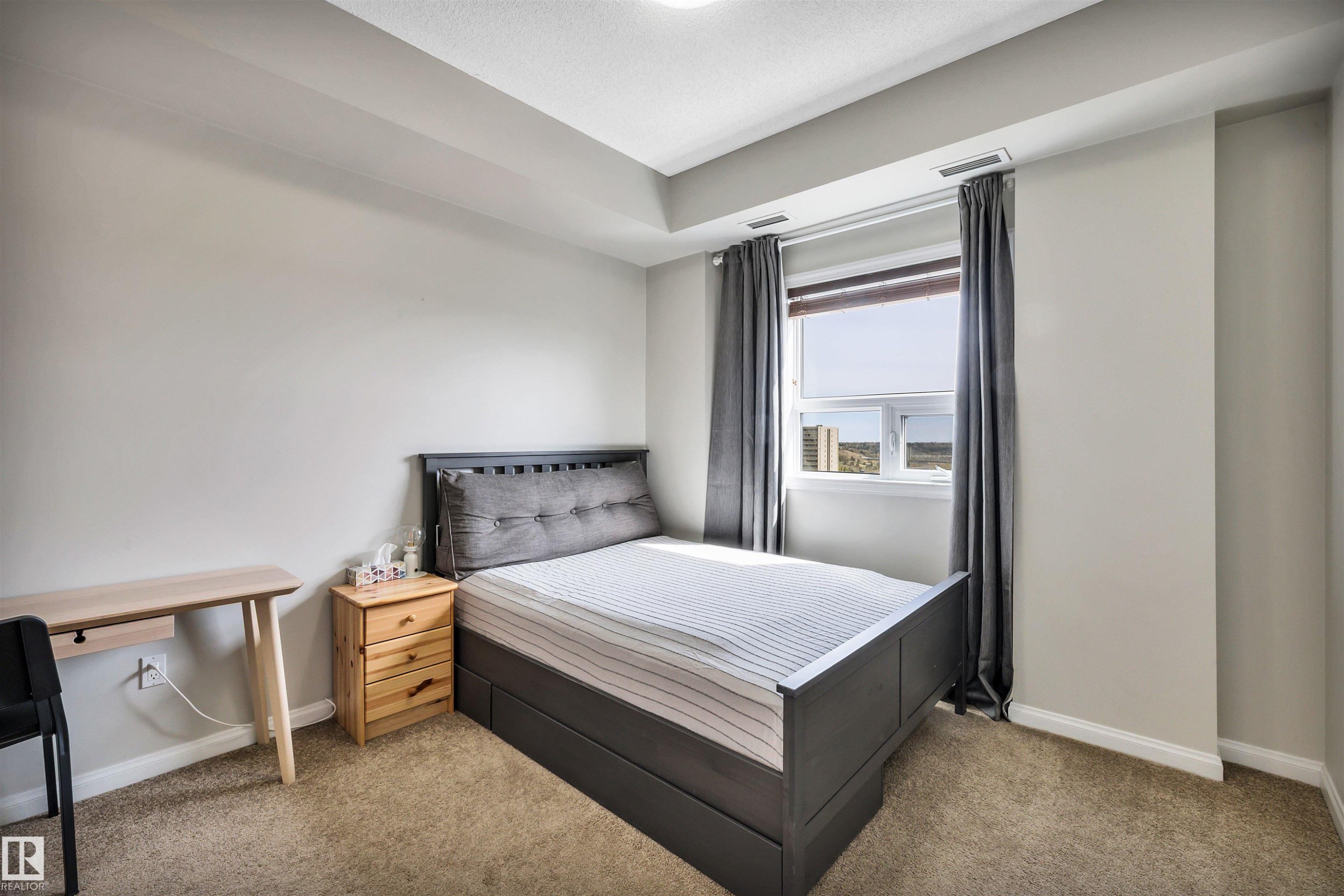#902 9819 104 St Nw, Edmonton, AB - Indoor Photo Showing Bedroom