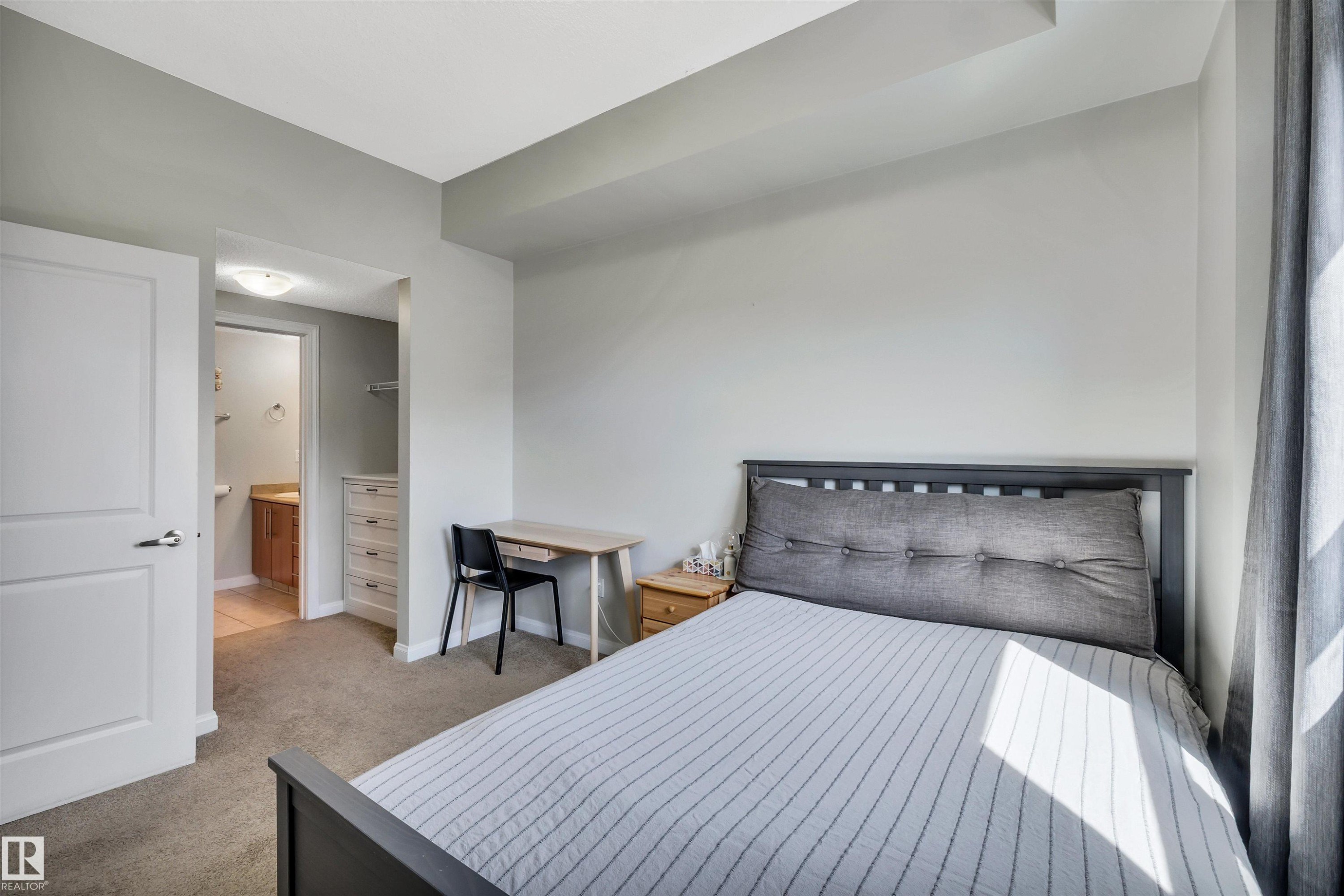 #902 9819 104 St Nw, Edmonton, AB - Indoor Photo Showing Bedroom