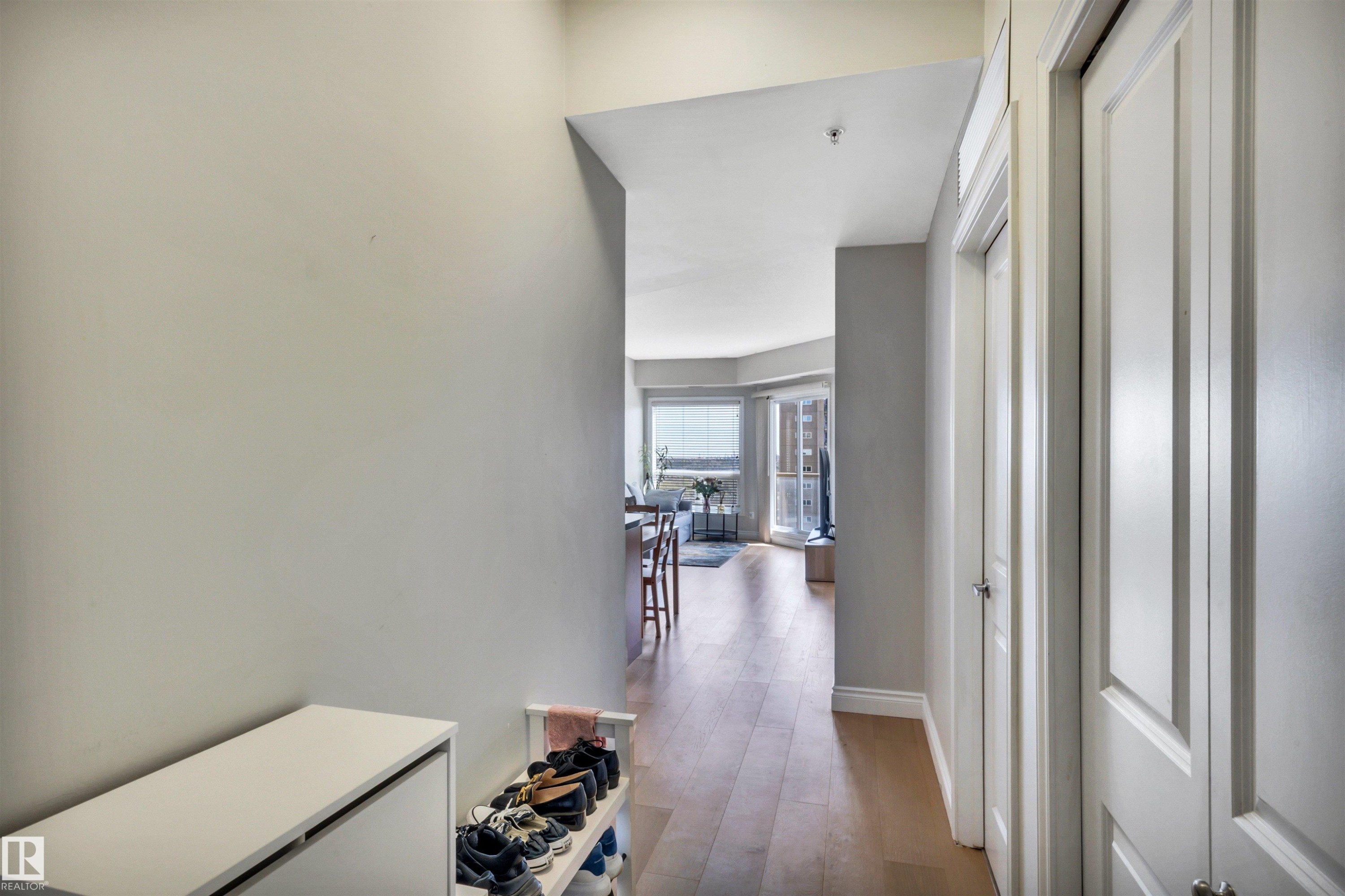 #902 9819 104 St Nw, Edmonton, AB - Indoor Photo Showing Other Room