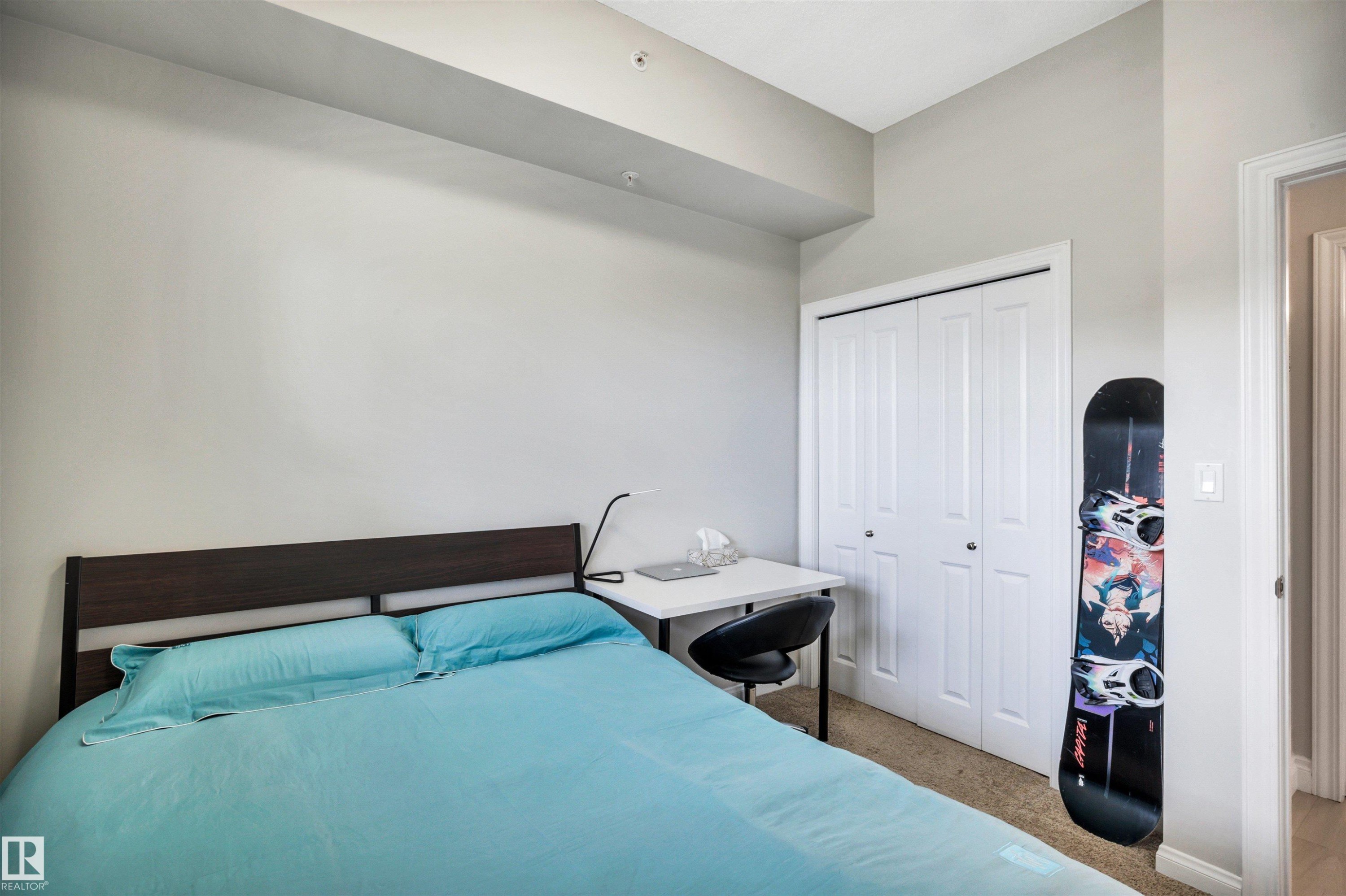 #902 9819 104 St Nw, Edmonton, AB - Indoor Photo Showing Bedroom