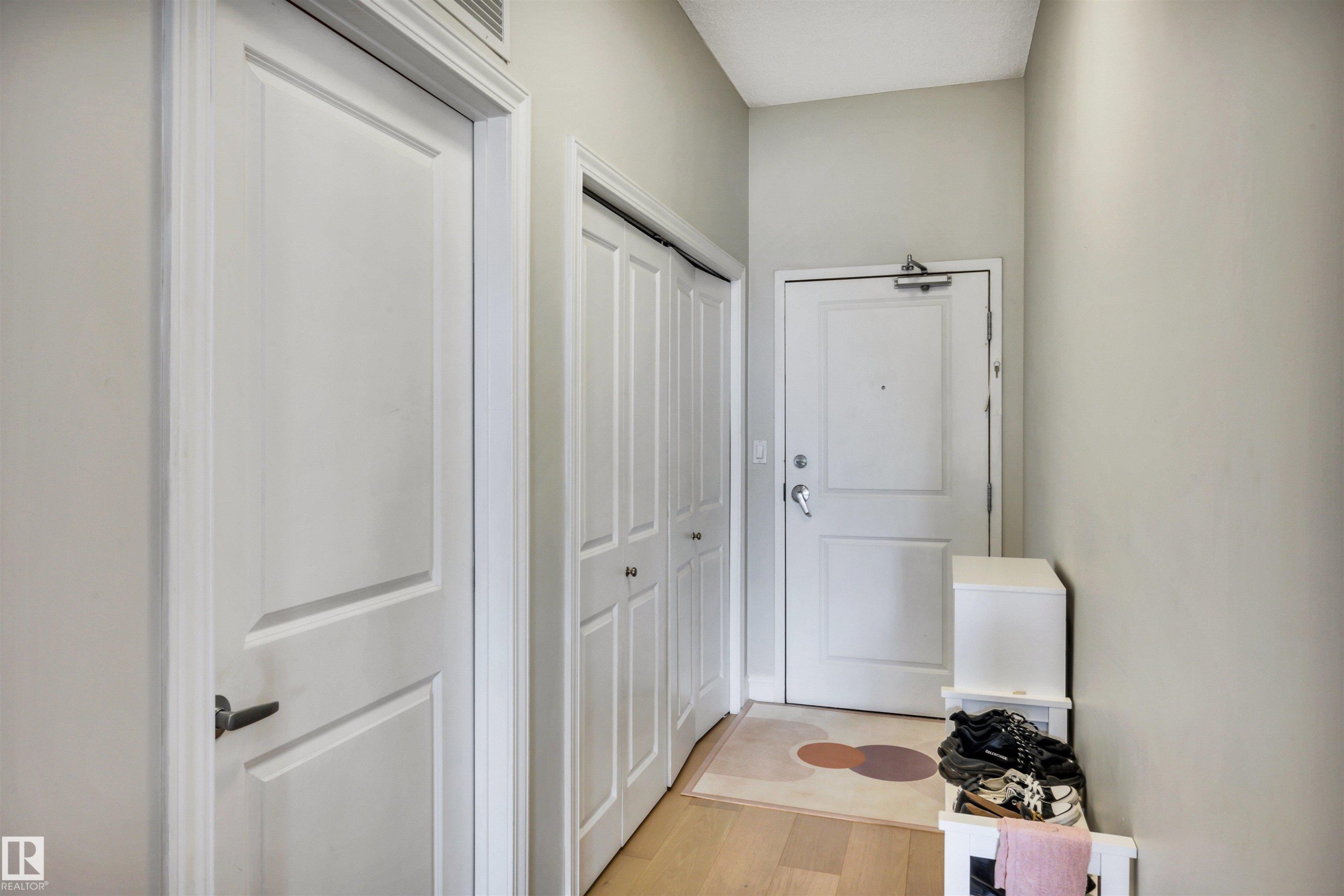 #902 9819 104 St Nw, Edmonton, AB - Indoor Photo Showing Other Room