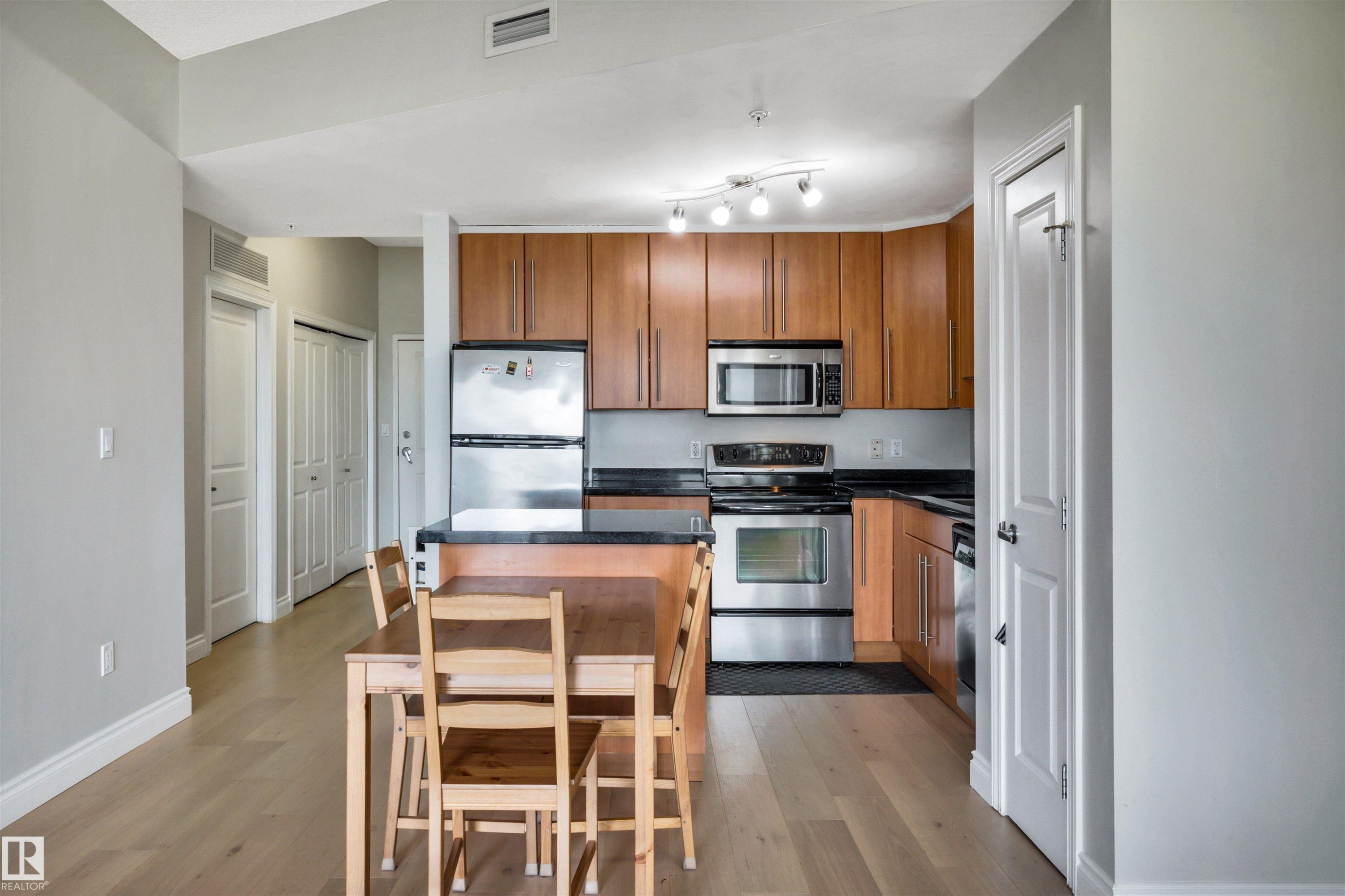 #902 9819 104 St Nw, Edmonton, AB - Indoor Photo Showing Kitchen With Stainless Steel Kitchen