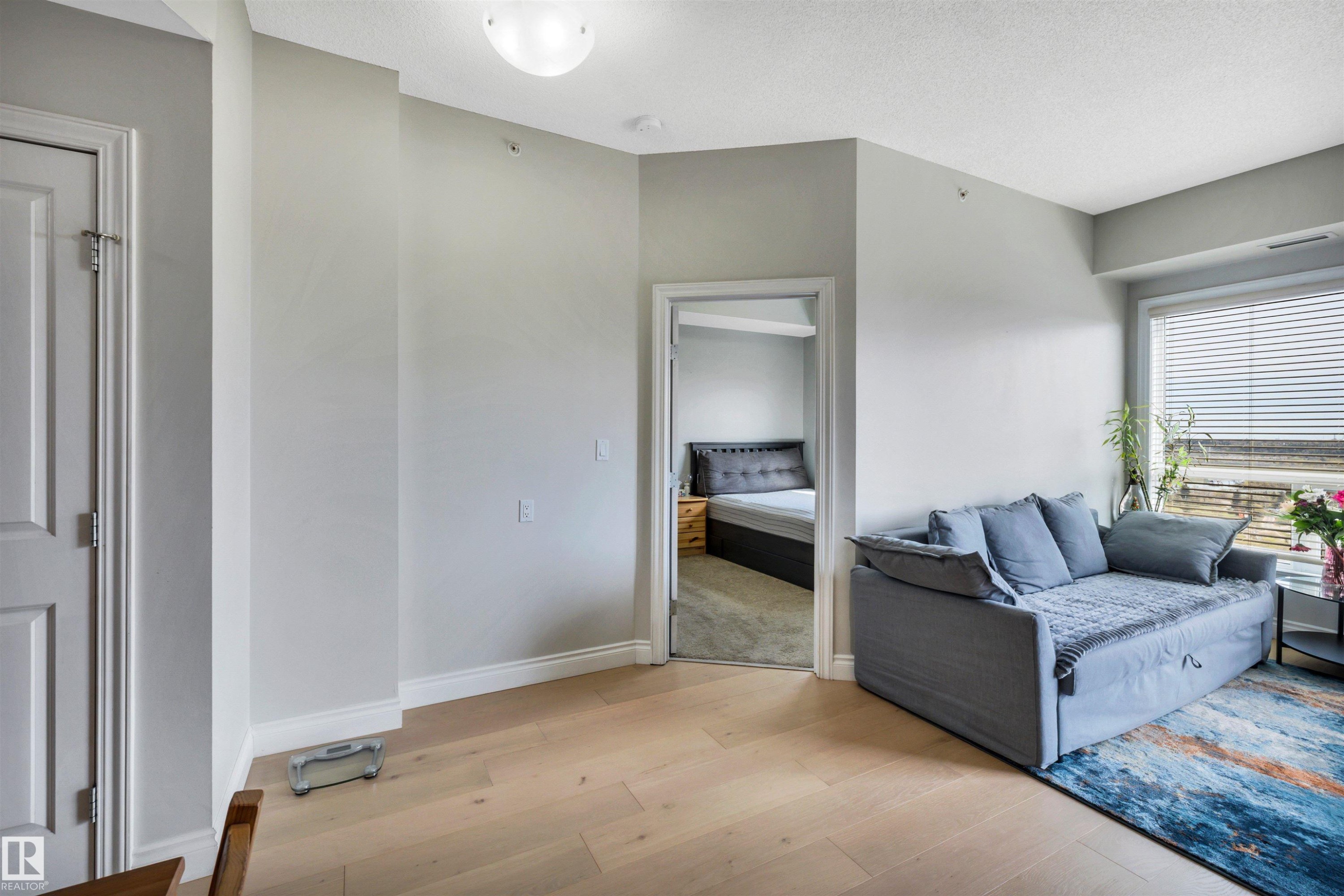 #902 9819 104 St Nw, Edmonton, AB - Indoor