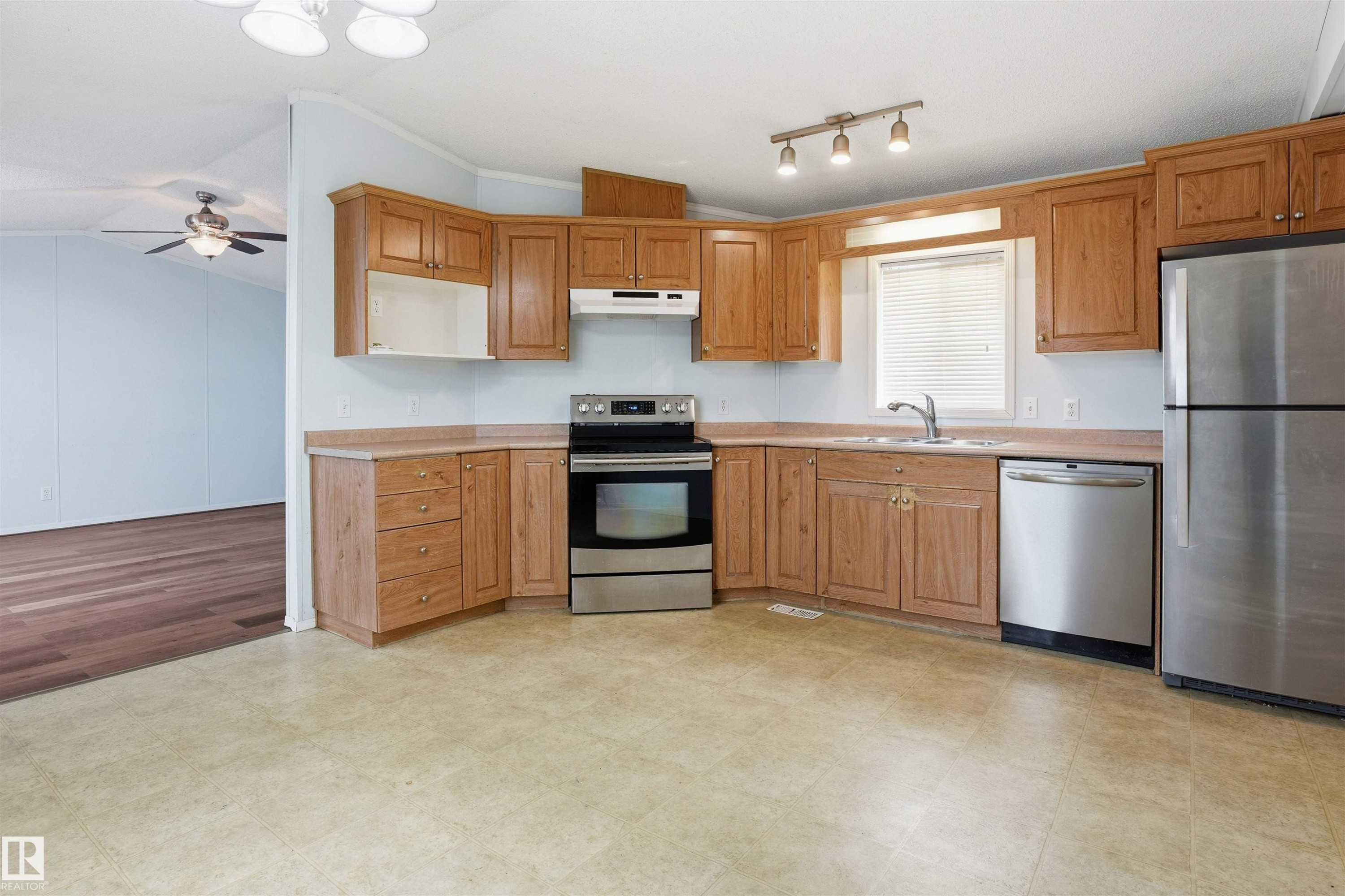 36 Jutland Crescent, Stony Plain, AB - Indoor Photo Showing Kitchen