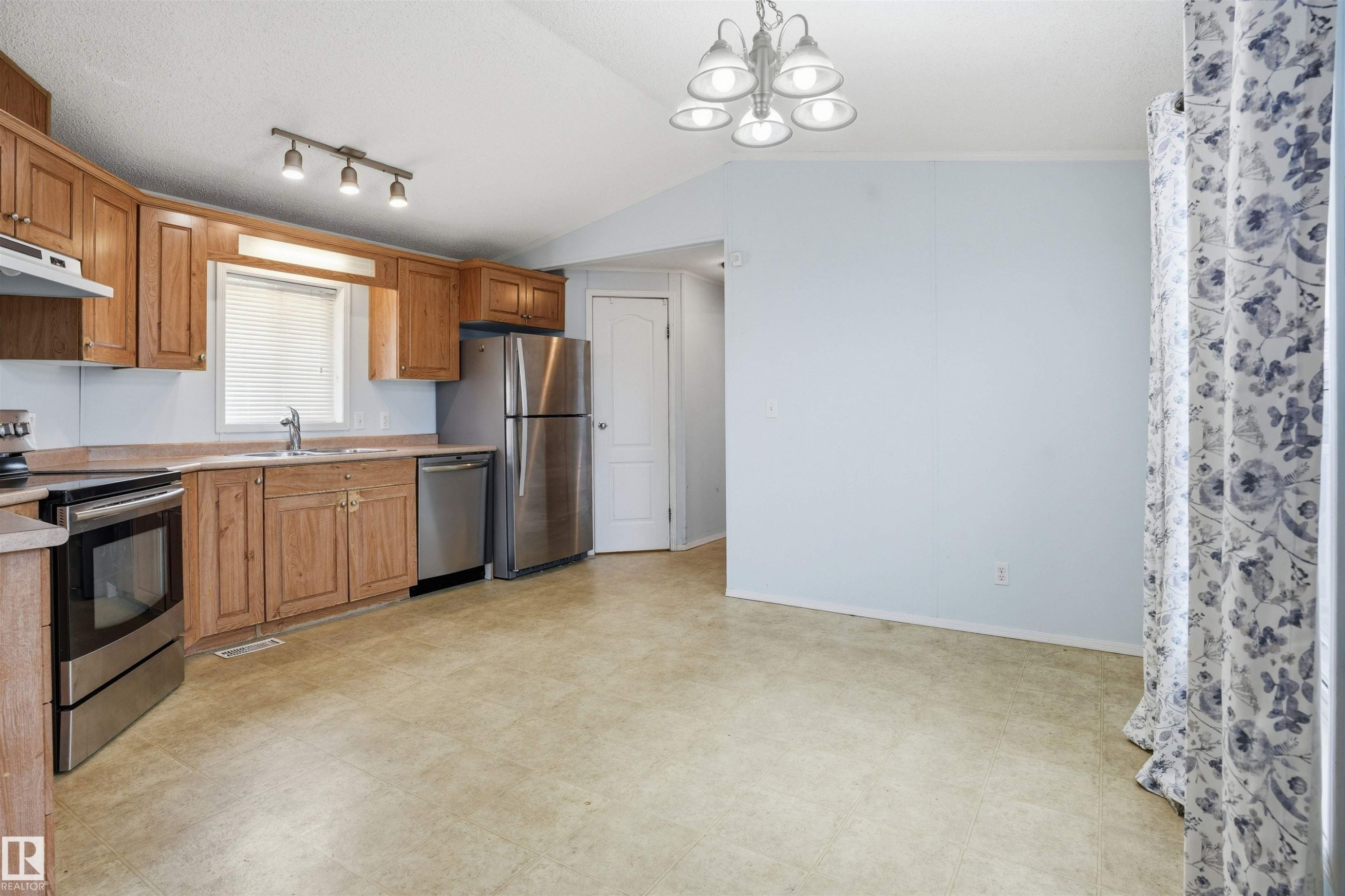 36 Jutland Crescent, Stony Plain, AB - Indoor Photo Showing Kitchen