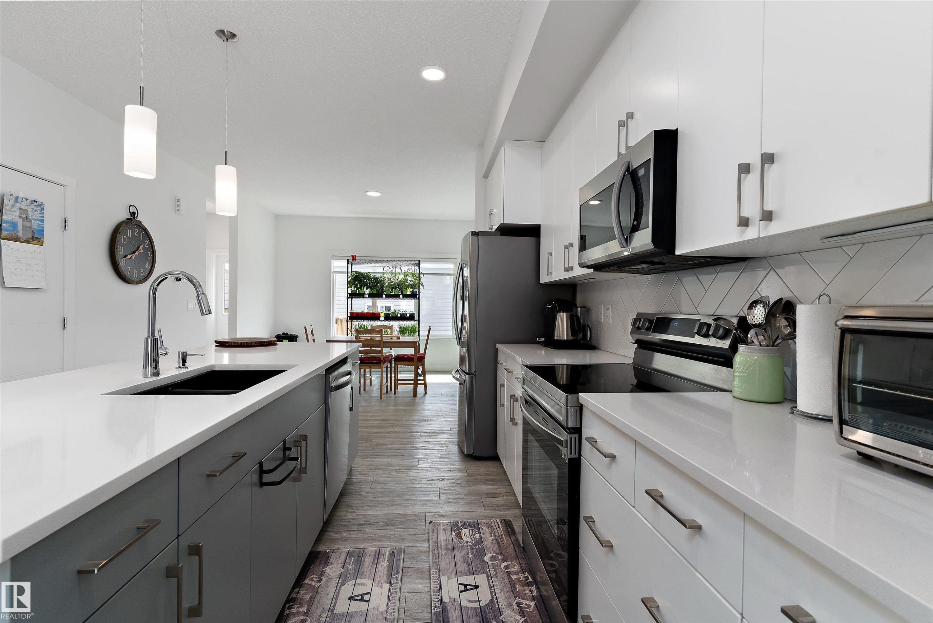 623 Black Stone Boulevard, Leduc, AB - Indoor Photo Showing Kitchen With Upgraded Kitchen