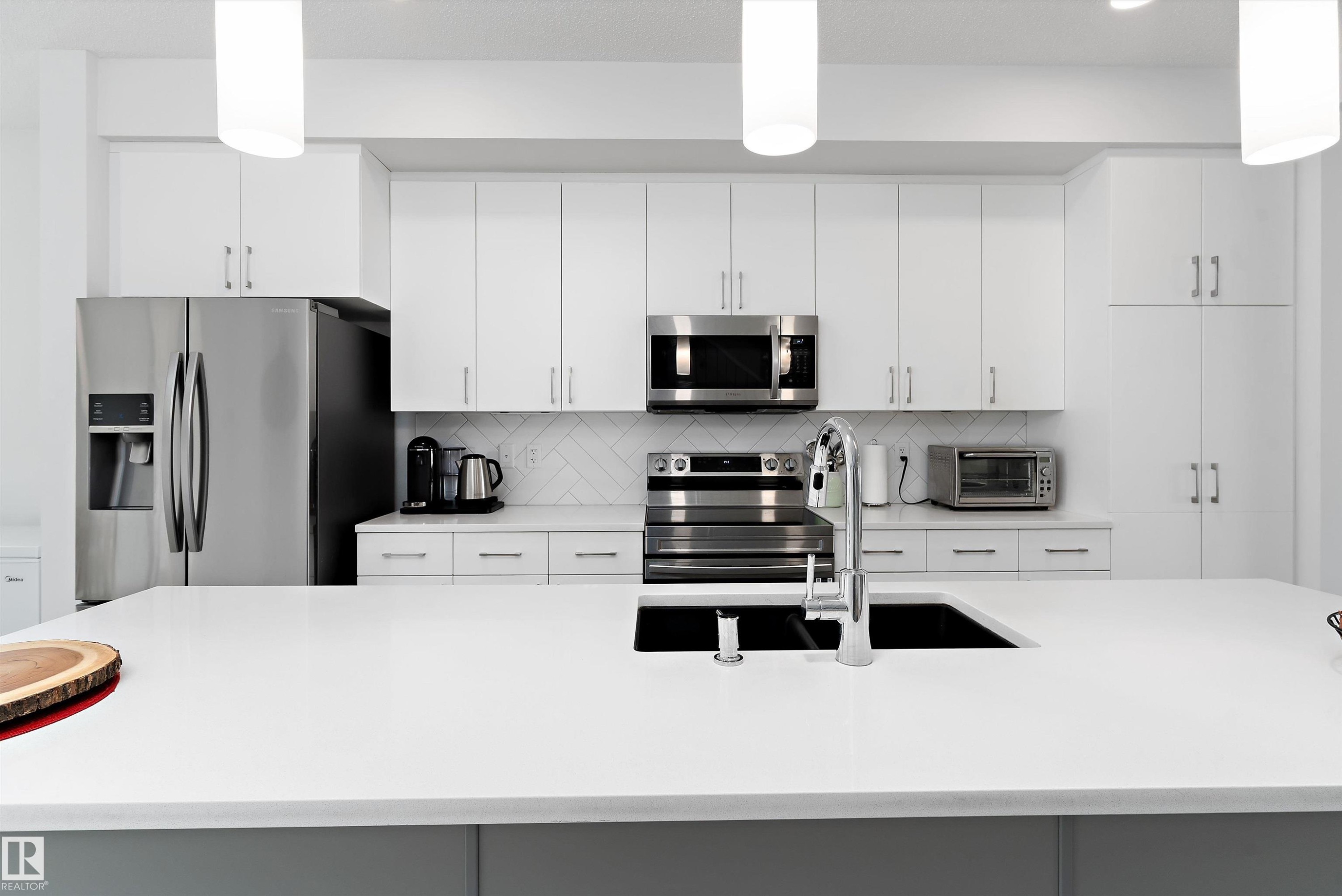 623 Black Stone Boulevard, Leduc, AB - Indoor Photo Showing Kitchen