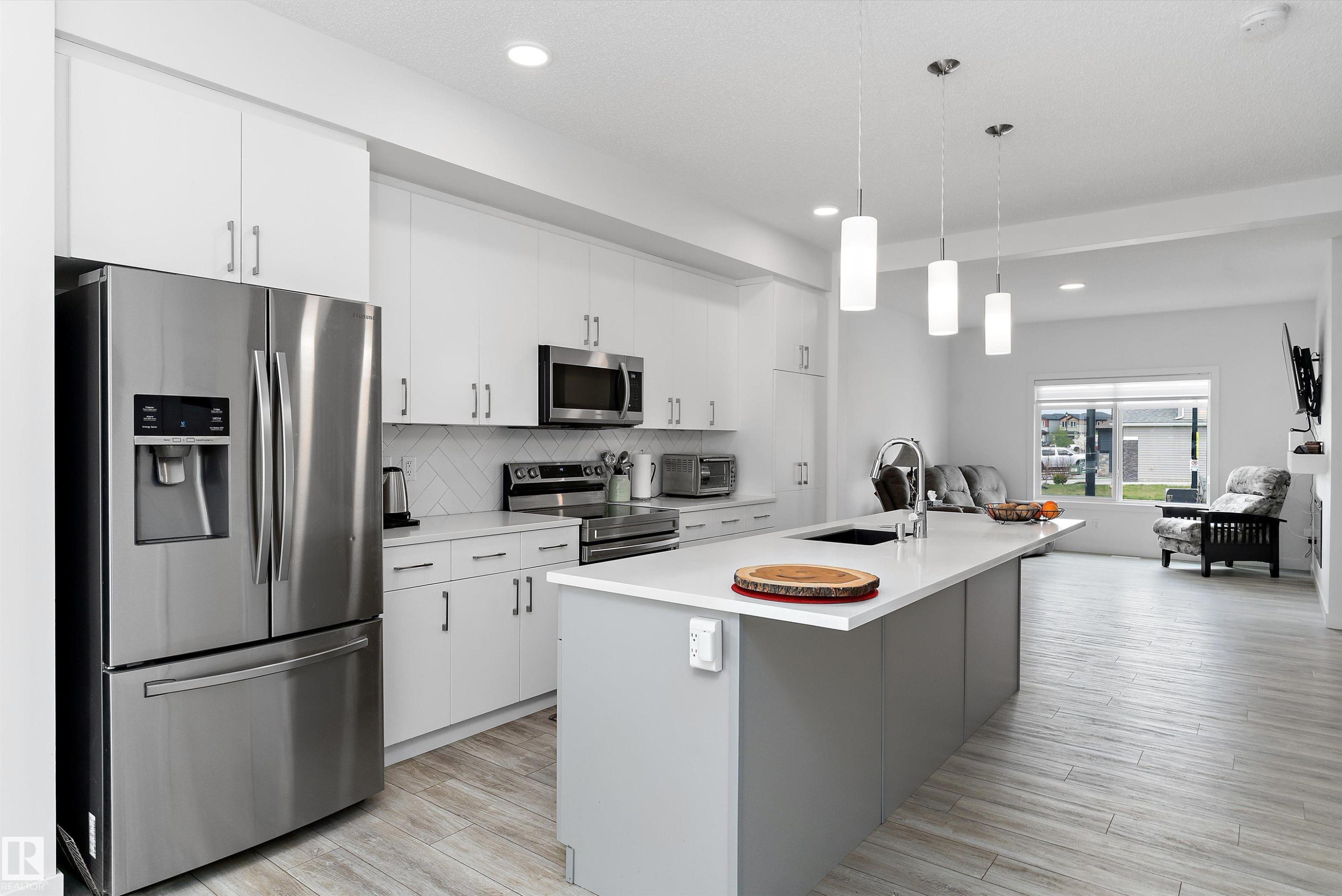 623 Black Stone Boulevard, Leduc, AB - Indoor Photo Showing Kitchen