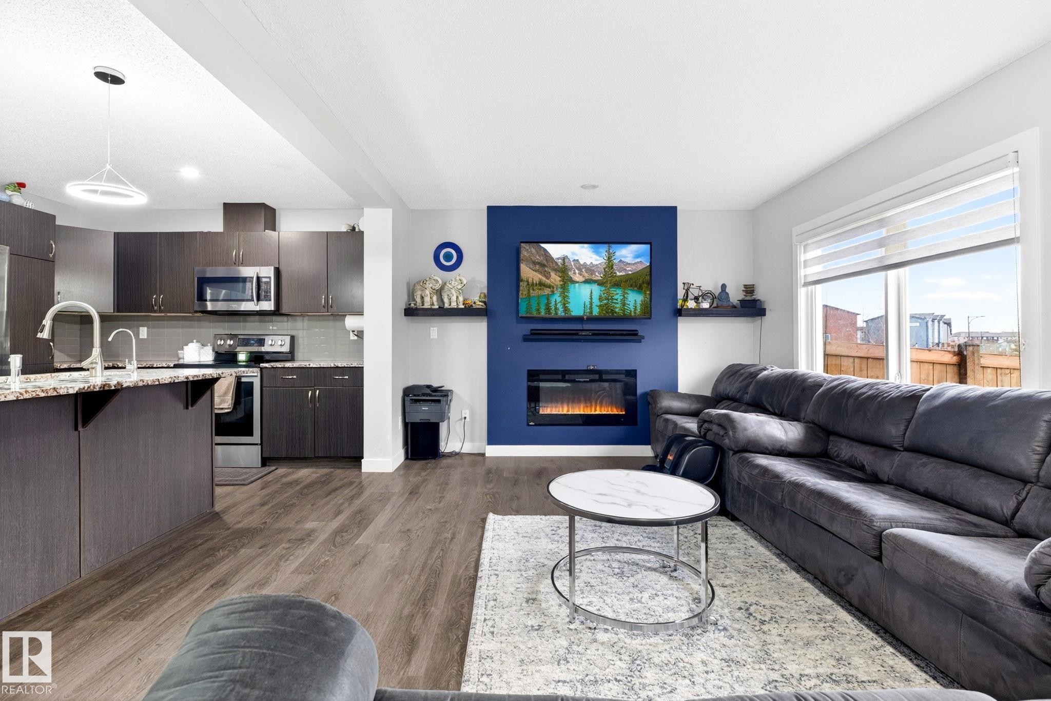 308 42 Avenue, Edmonton, AB - Indoor With Fireplace
