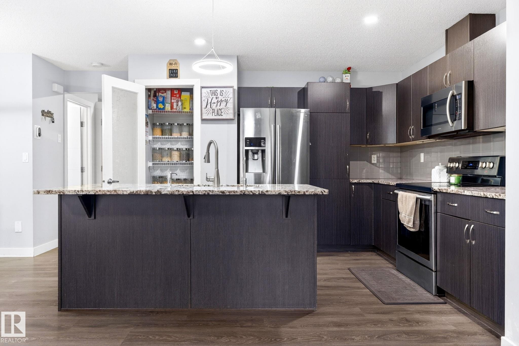 308 42 Avenue, Edmonton, AB - Indoor Photo Showing Kitchen With Upgraded Kitchen