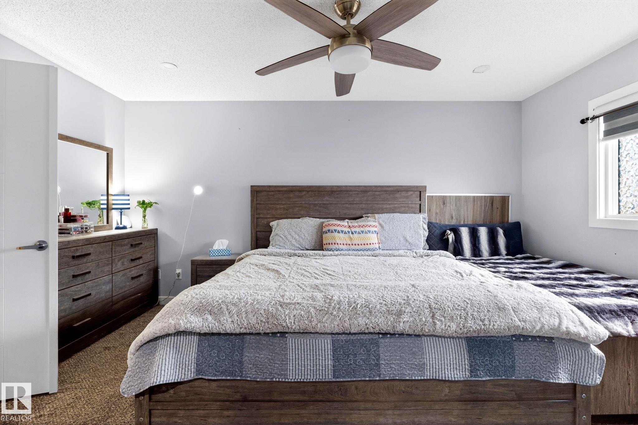 308 42 Avenue, Edmonton, AB - Indoor Photo Showing Bedroom