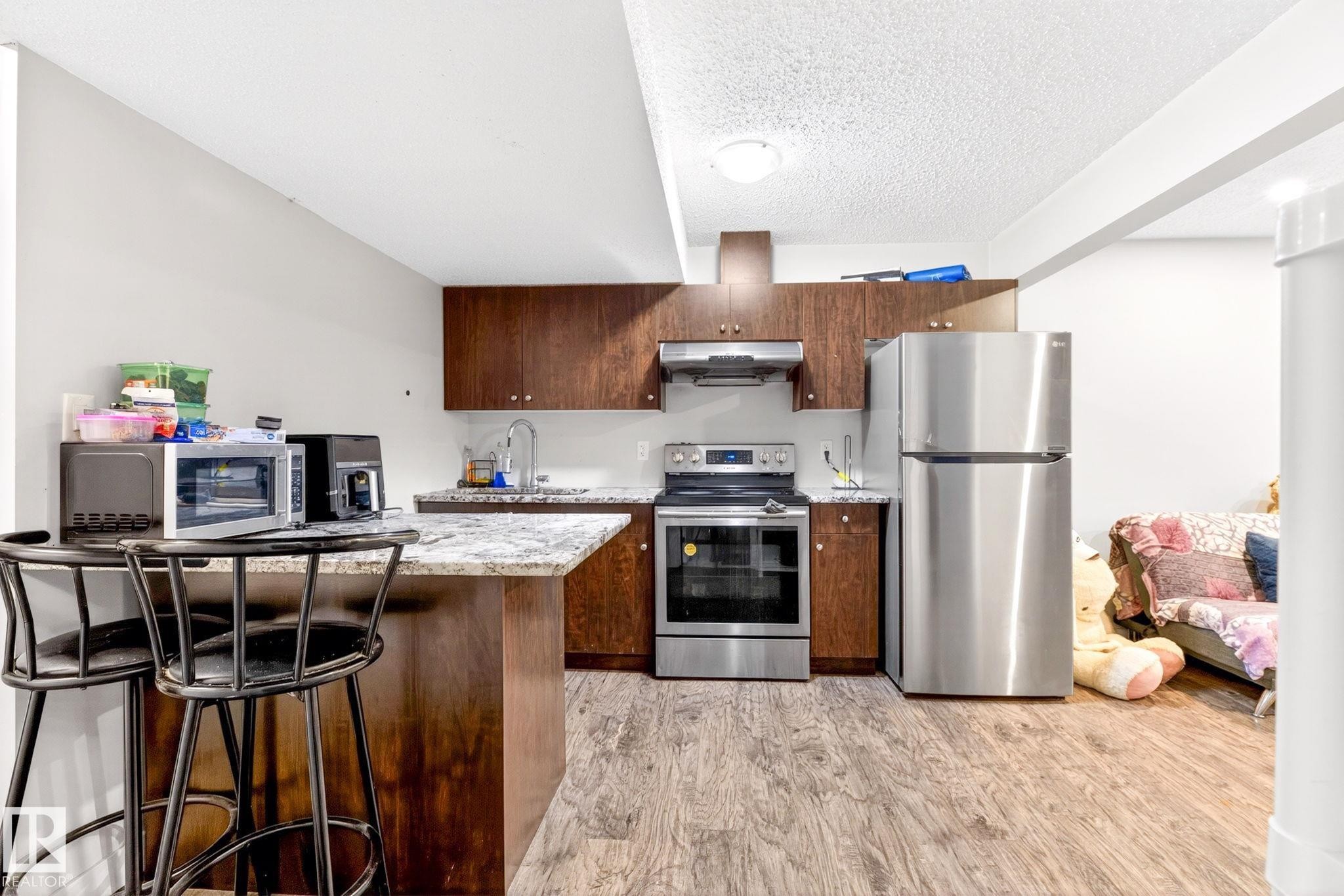 308 42 Avenue, Edmonton, AB - Indoor Photo Showing Kitchen