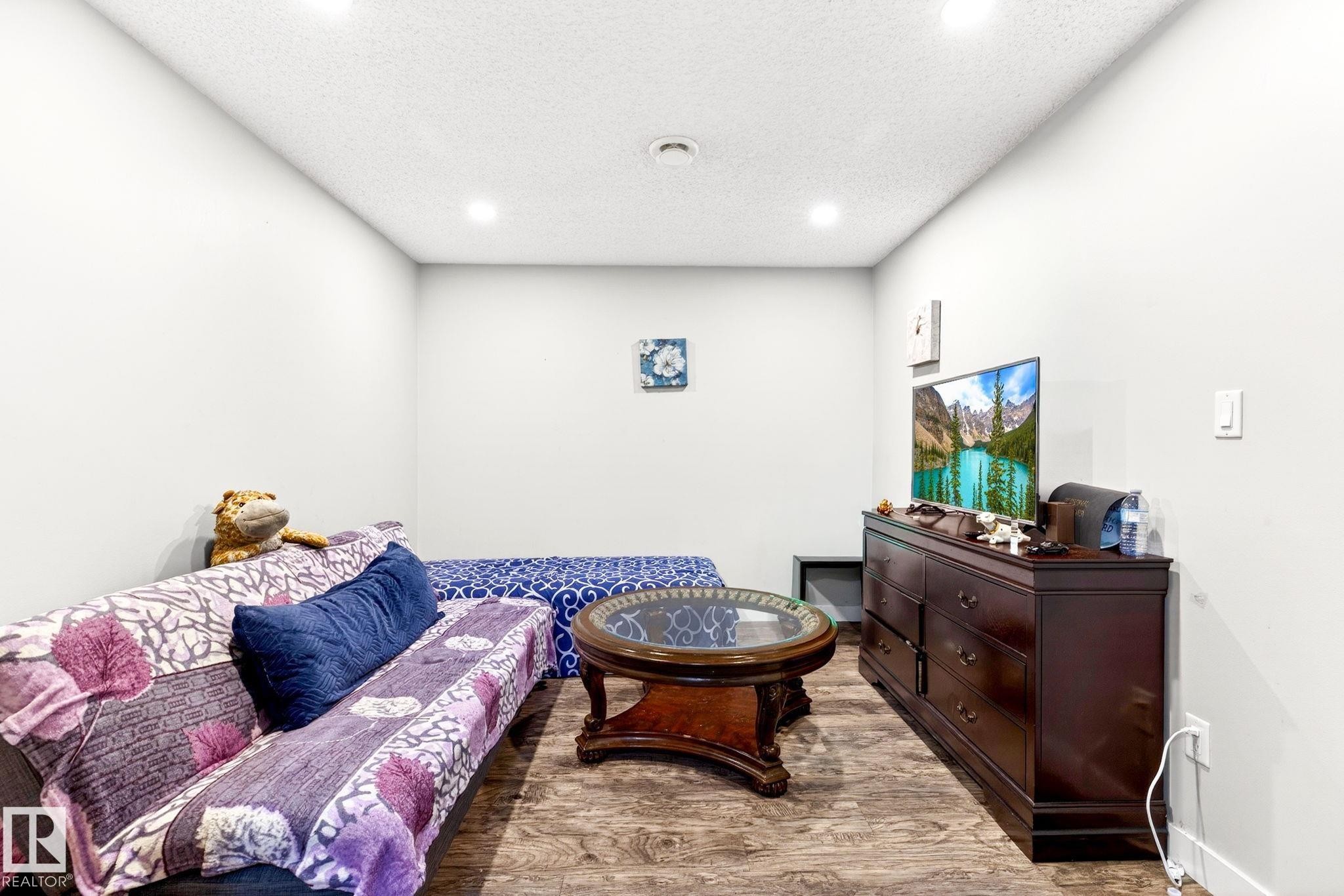 308 42 Avenue, Edmonton, AB - Indoor