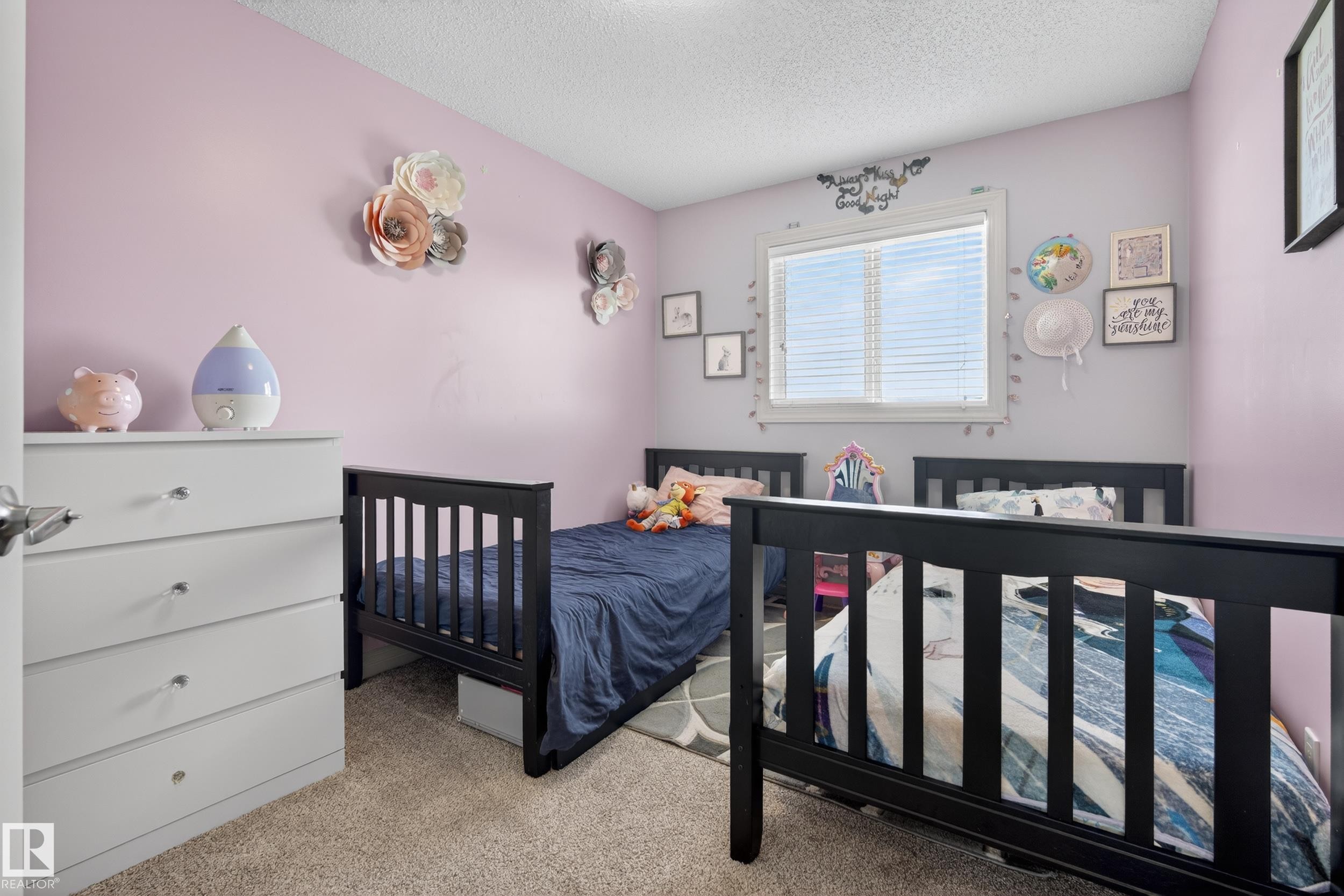 Bedroom featuring a window with blinds, light-colored walls, carpeted flooring, and a white dresser - 7074 Cardinal Way, Edmonton, AB - Indoor Photo Showing Bedroom