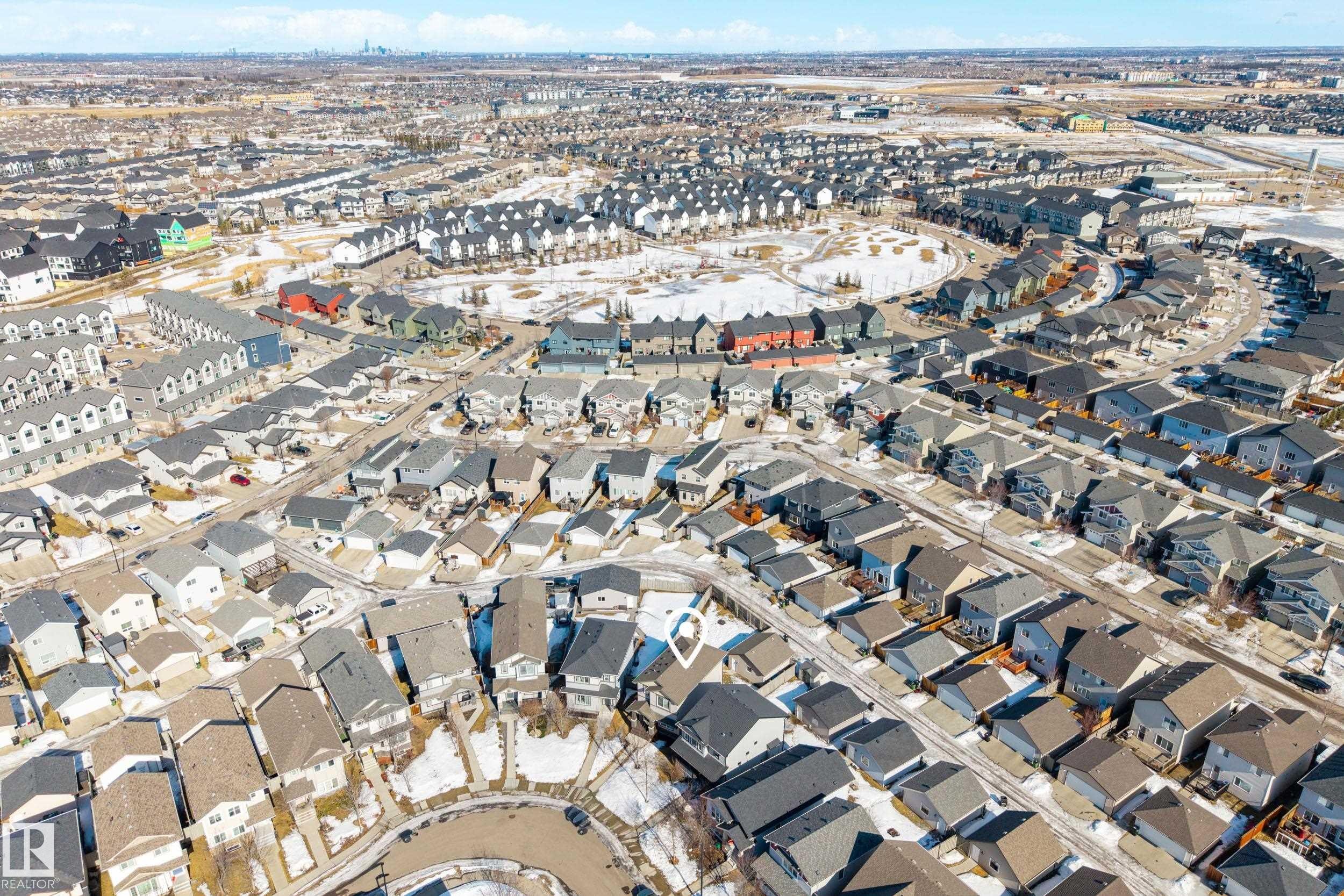Aerial perspective showcasing a residential community with varied architectural styles - 7074 Cardinal Way, Edmonton, AB - Outdoor With View